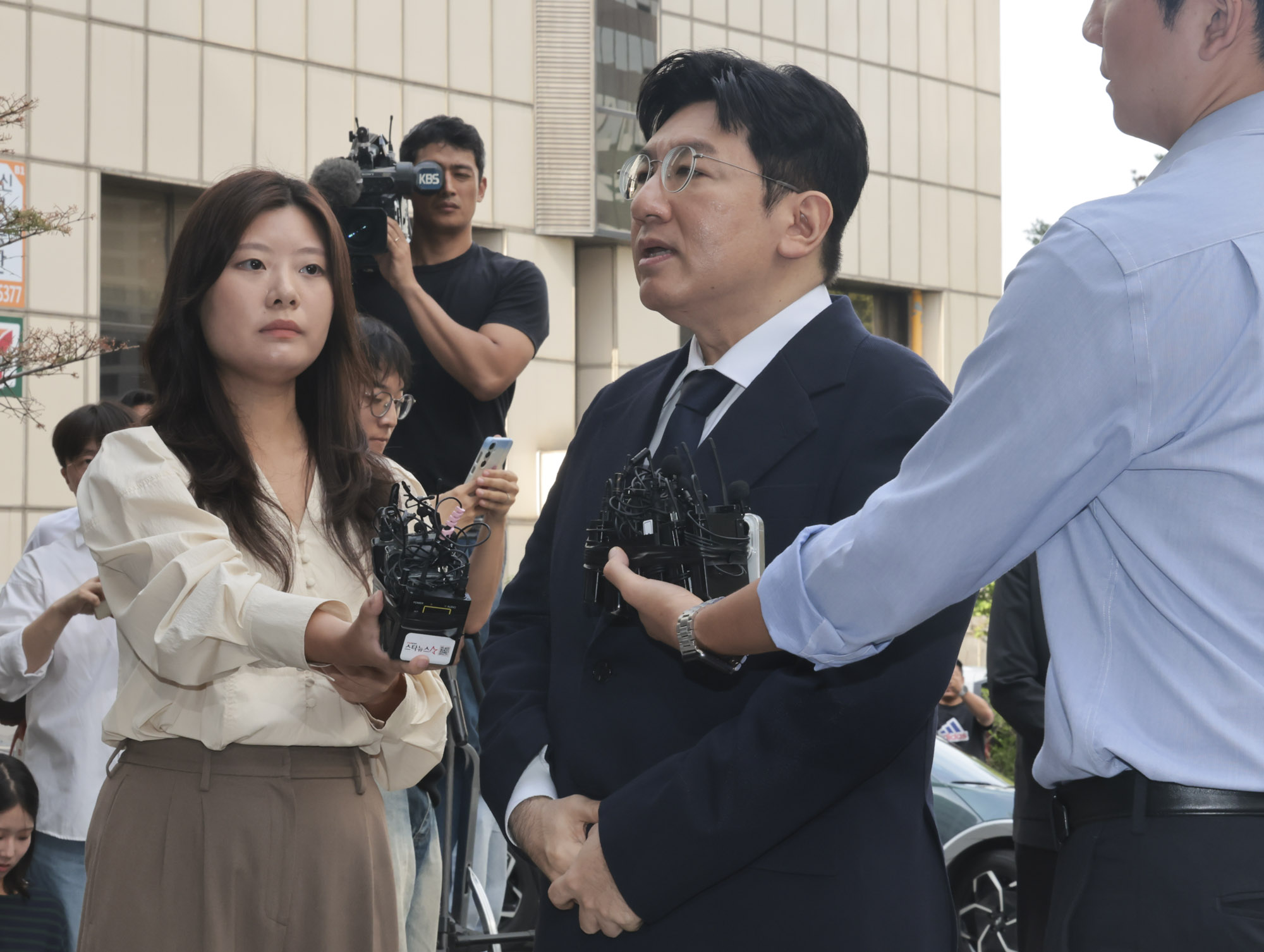 방시혁;방시혁하이브;방시혁재판;방시혁경찰;방시혁피의자;방시혁마포경찰청