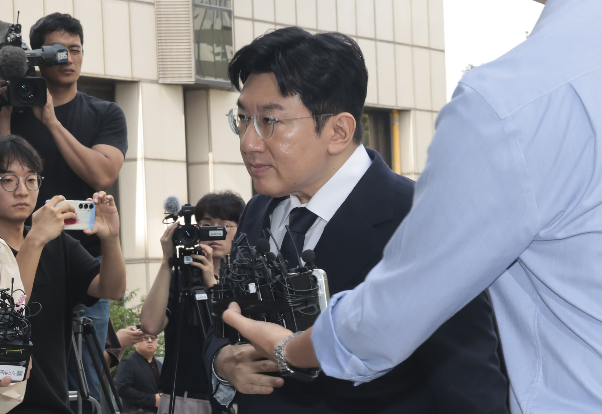 방시혁;방시혁하이브;방시혁재판;방시혁경찰;방시혁피의자;방시혁마포경찰청