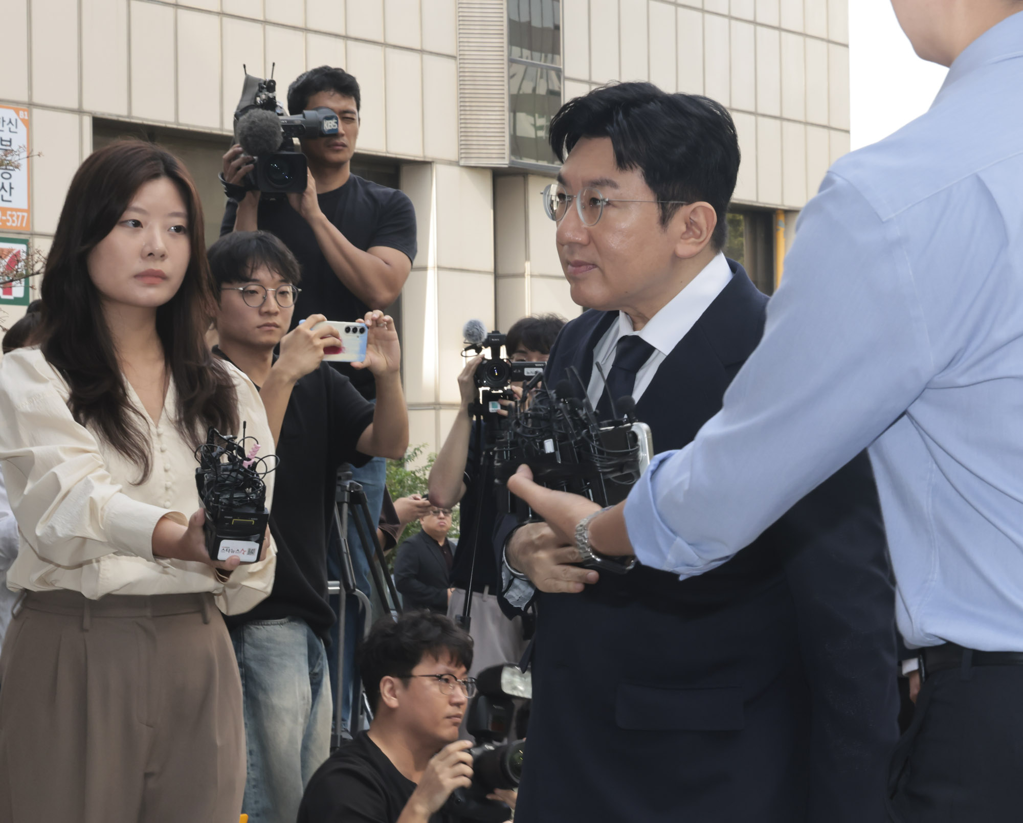 방시혁;방시혁하이브;방시혁재판;방시혁경찰;방시혁피의자;방시혁마포경찰청