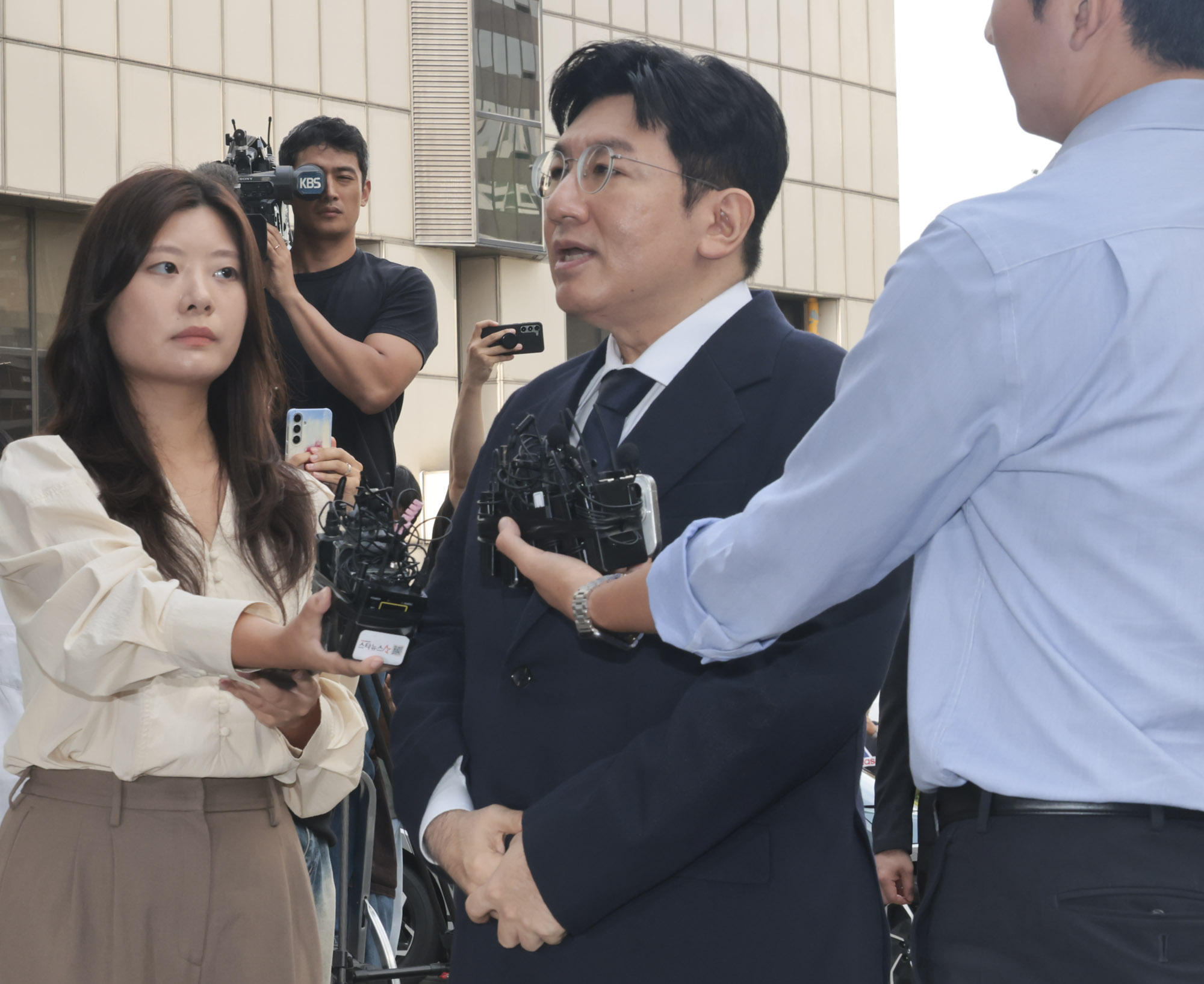 방시혁;방시혁하이브;방시혁재판;방시혁경찰;방시혁피의자;방시혁마포경찰청