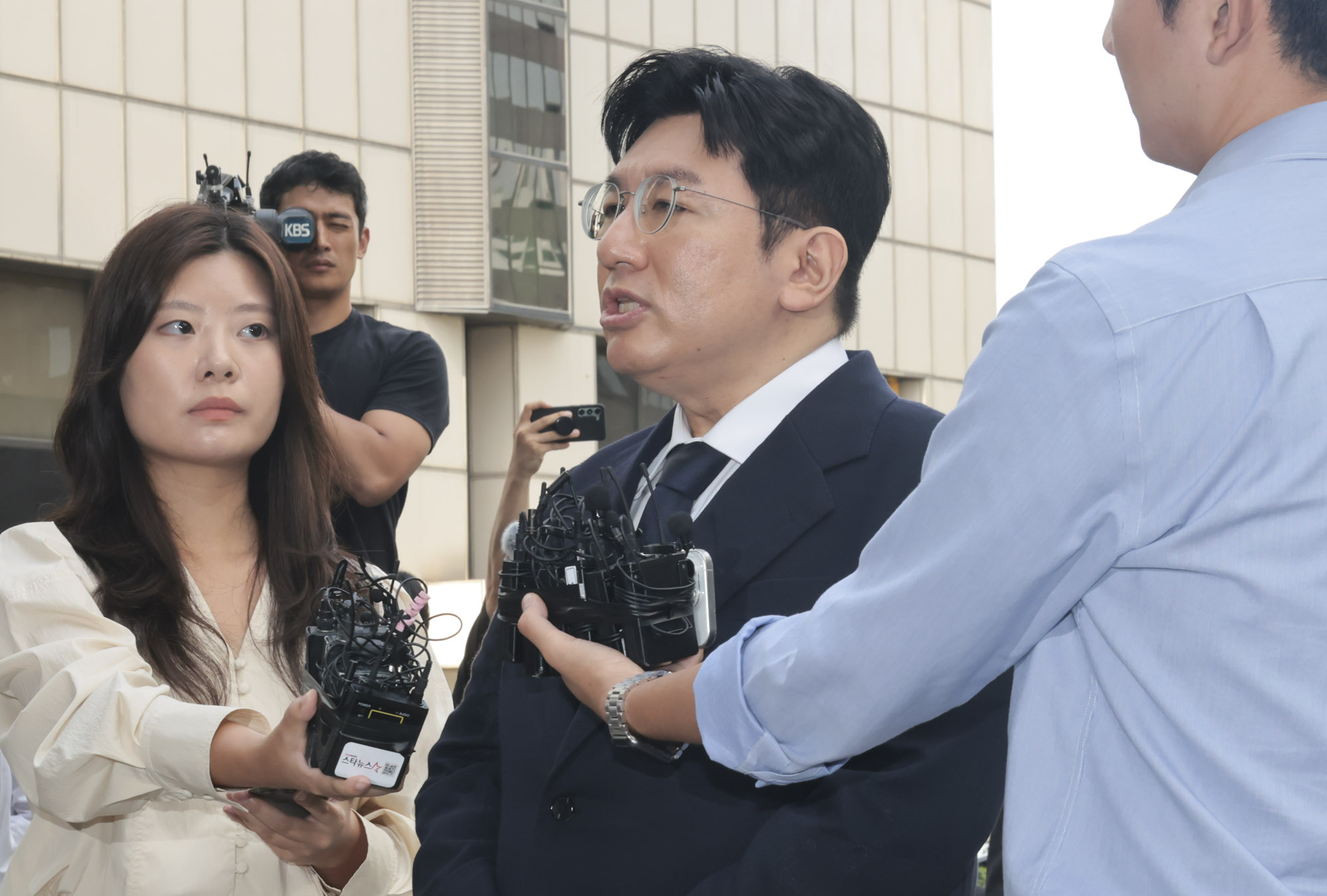 방시혁;방시혁하이브;방시혁재판;방시혁경찰;방시혁피의자;방시혁마포경찰청