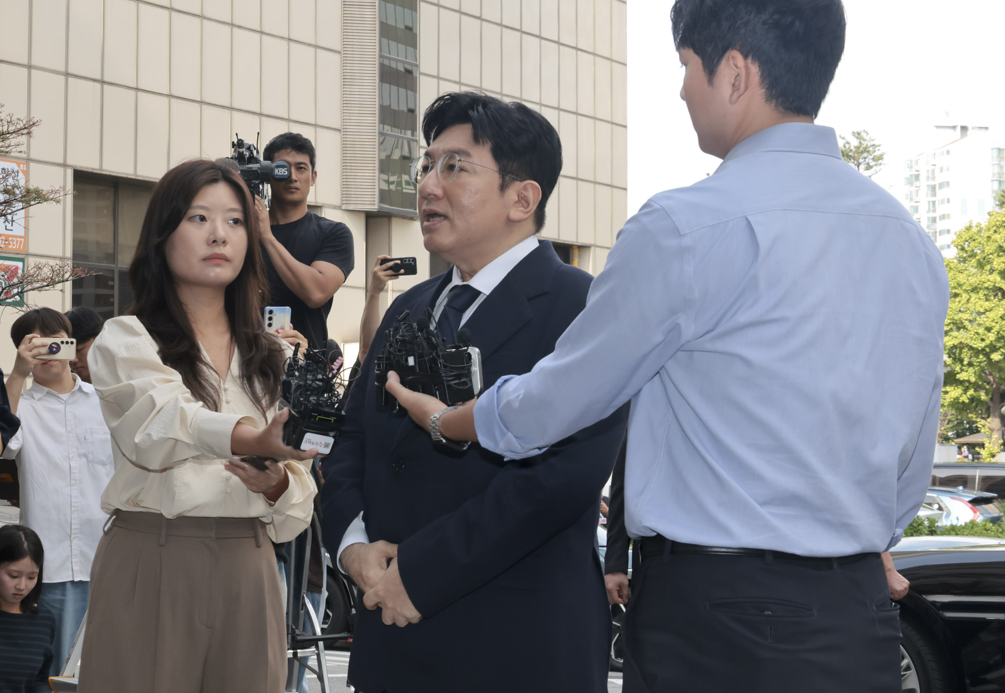 방시혁;방시혁하이브;방시혁재판;방시혁경찰;방시혁피의자;방시혁마포경찰청