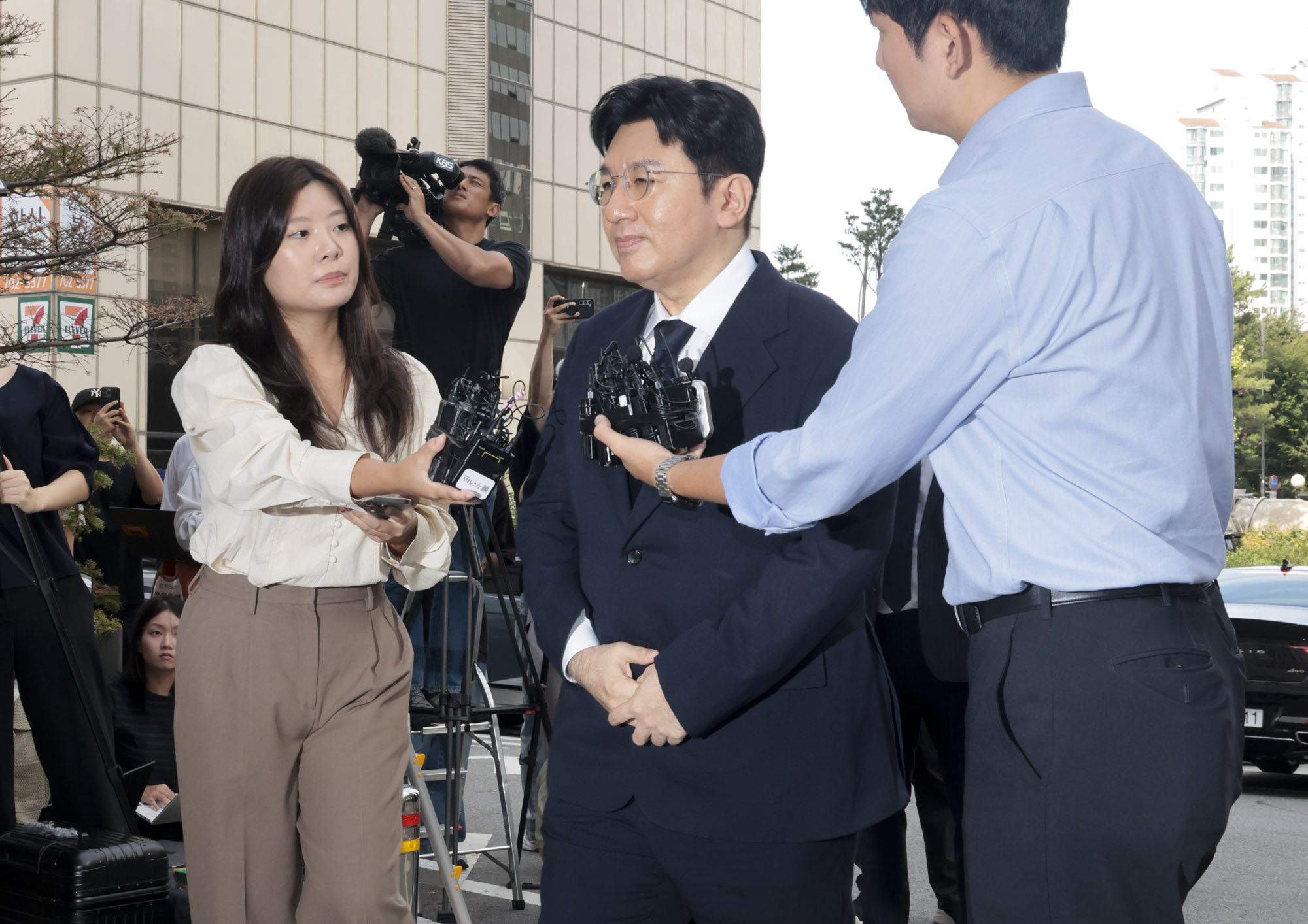 방시혁;방시혁하이브;방시혁재판;방시혁경찰;방시혁피의자;방시혁마포경찰청