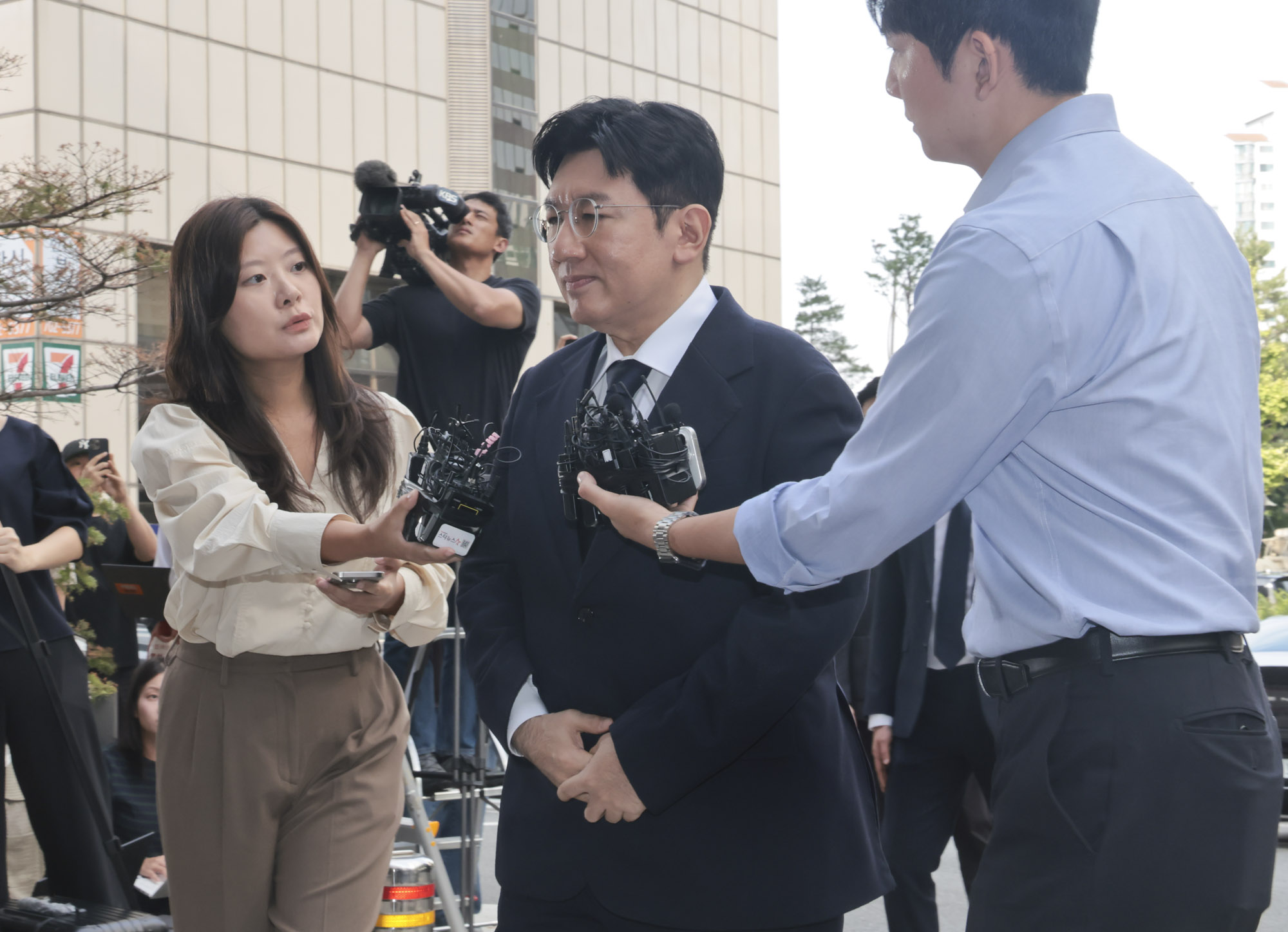 방시혁;방시혁하이브;방시혁재판;방시혁경찰;방시혁피의자;방시혁마포경찰청