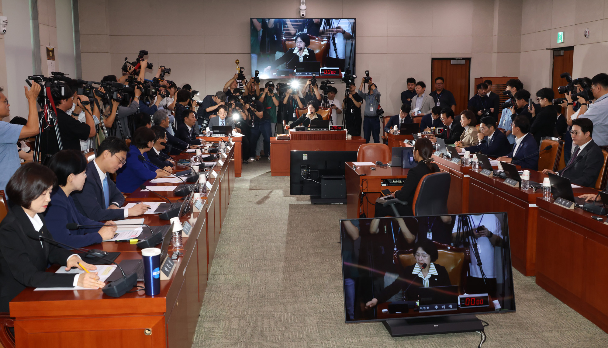 정치;국회;법제사법위원회 전체회의;나경원간사선임의건;추미애