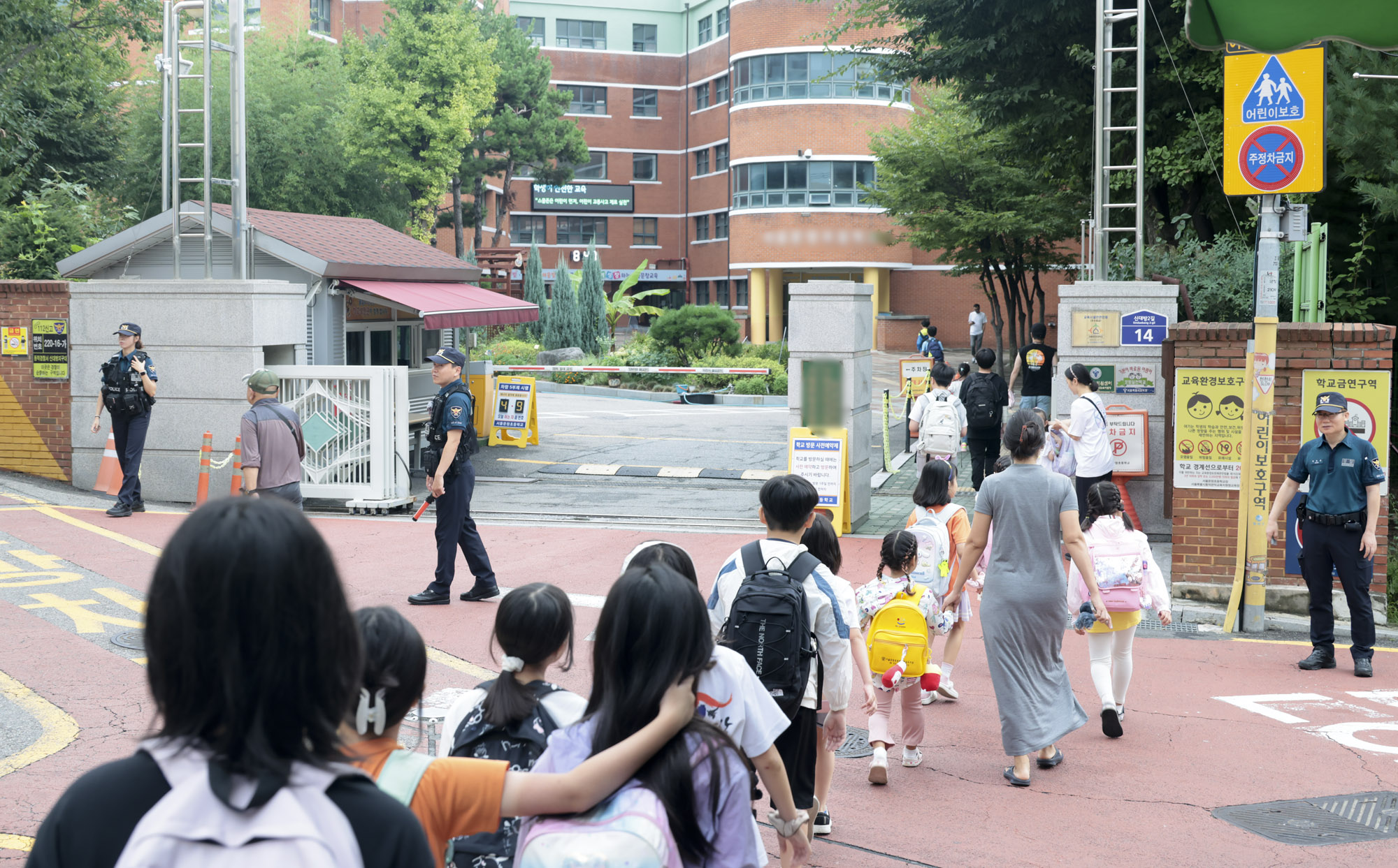 초등학교경찰순찰;초등학교경찰;학교앞경찰;인신매매;초등학생유인;학교앞경찰