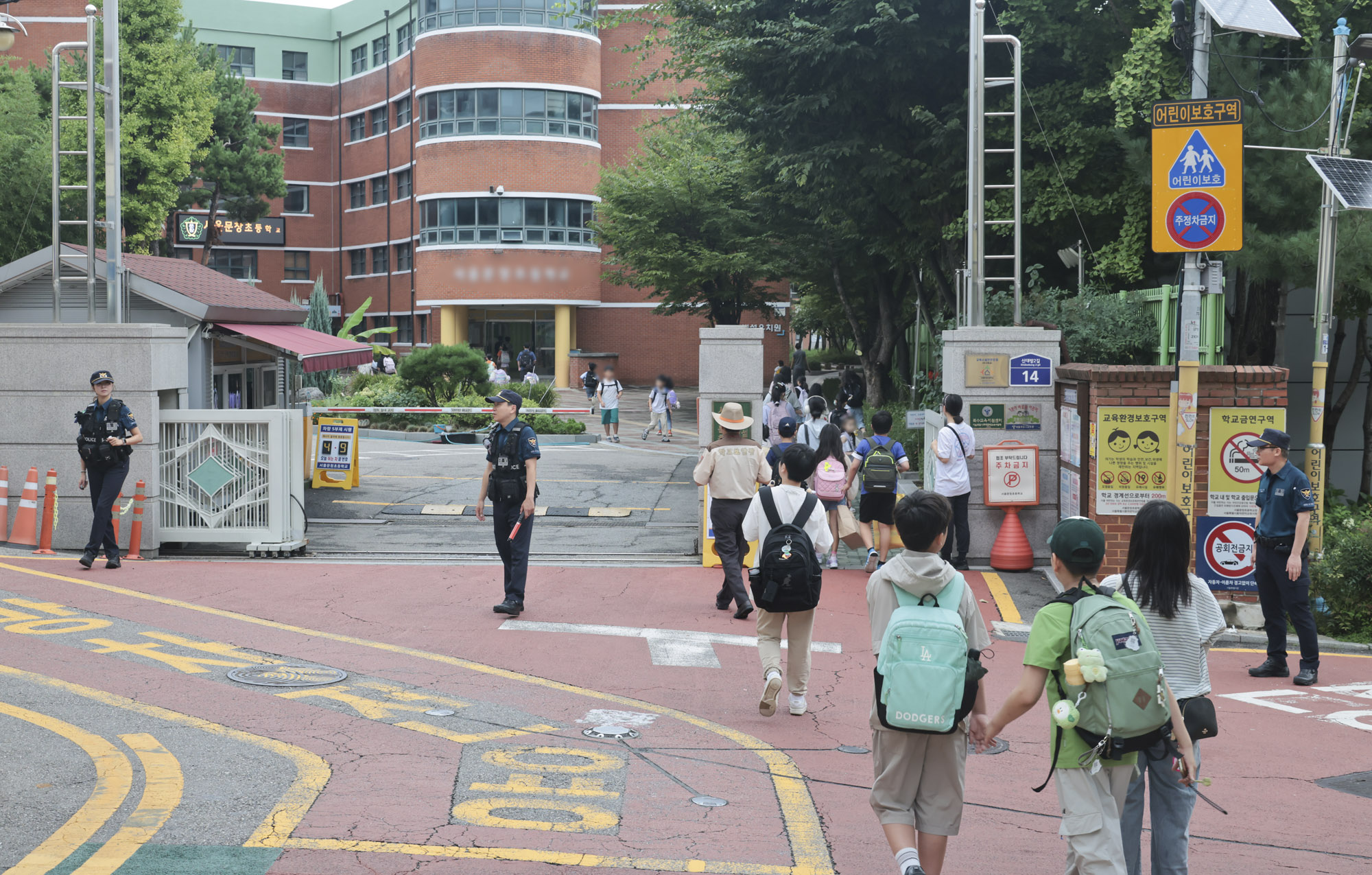 초등학교경찰순찰;초등학교경찰;학교앞경찰;인신매매;초등학생유인;학교앞경찰