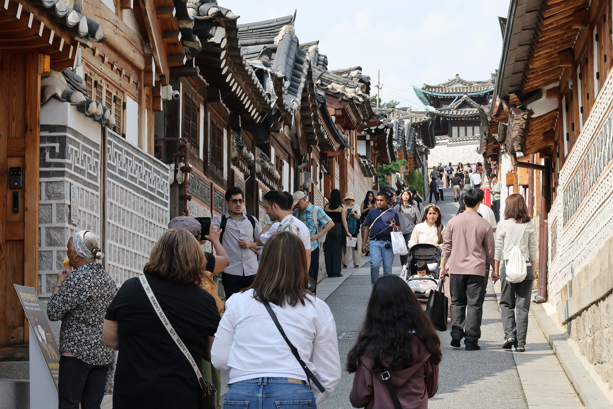 케이팝 데몬 헌터스;북촌;한옥마을;외국관광객;넷플릭스;에니메이션;케데헌