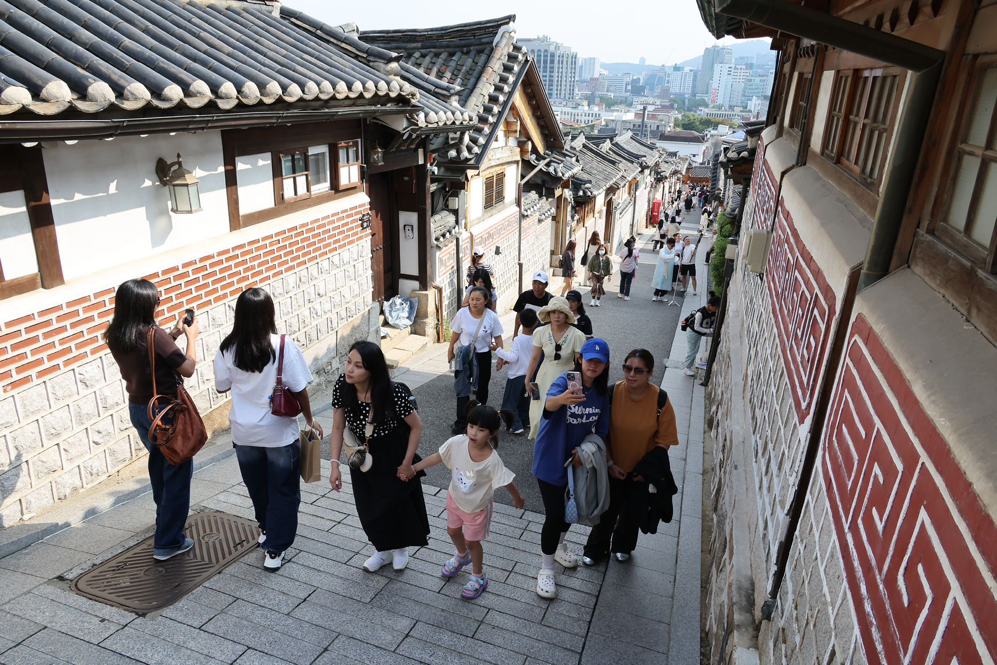 케이팝 데몬 헌터스;북촌;한옥마을;외국관광객;넷플릭스;에니메이션;케데헌