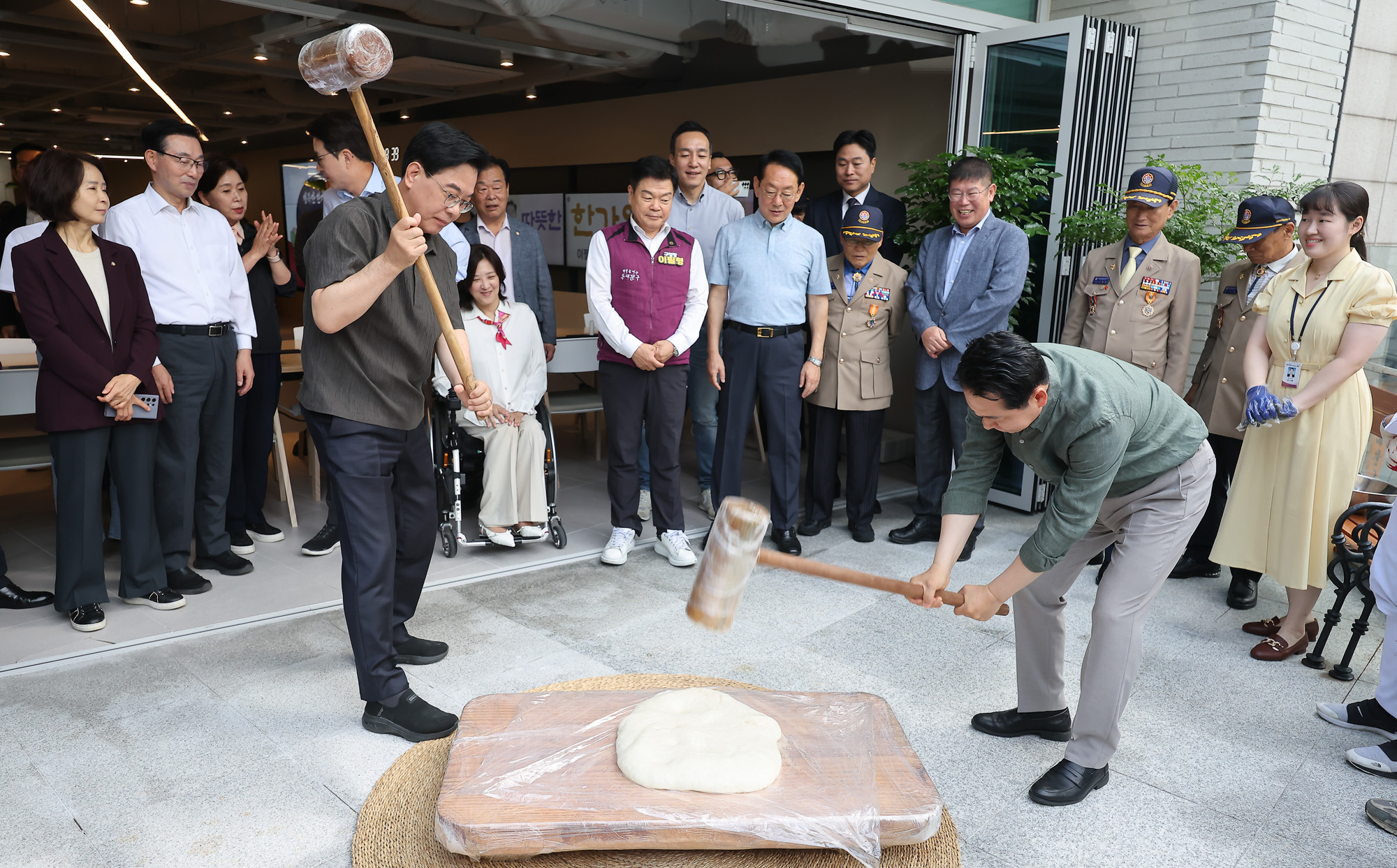 국민의힘;추석맞이;송편빚기;봉사활동;장동혁 송언석;노인복지관