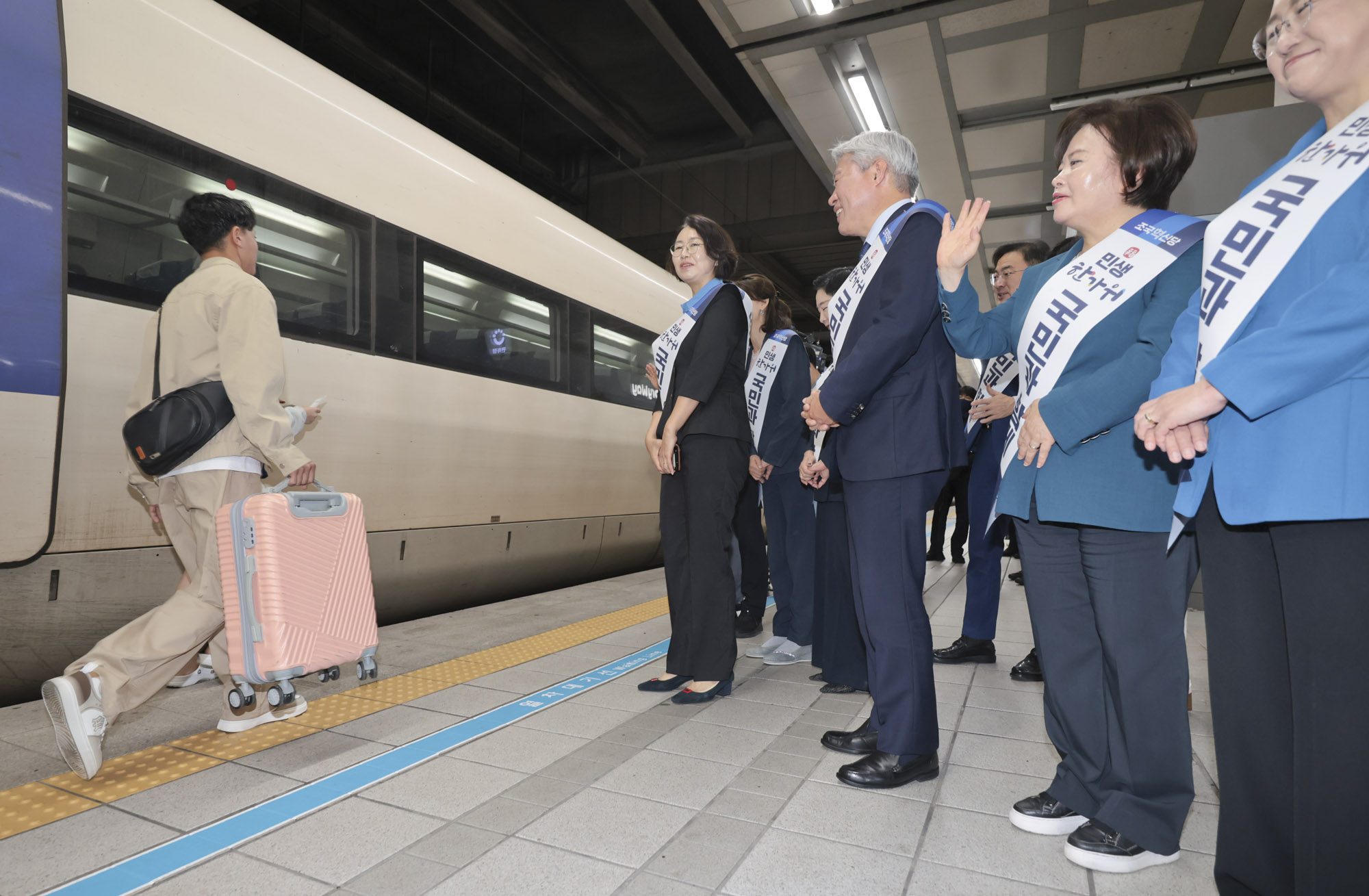 조국혁신당;조국혁신당명절인사;조국혁신당용산역