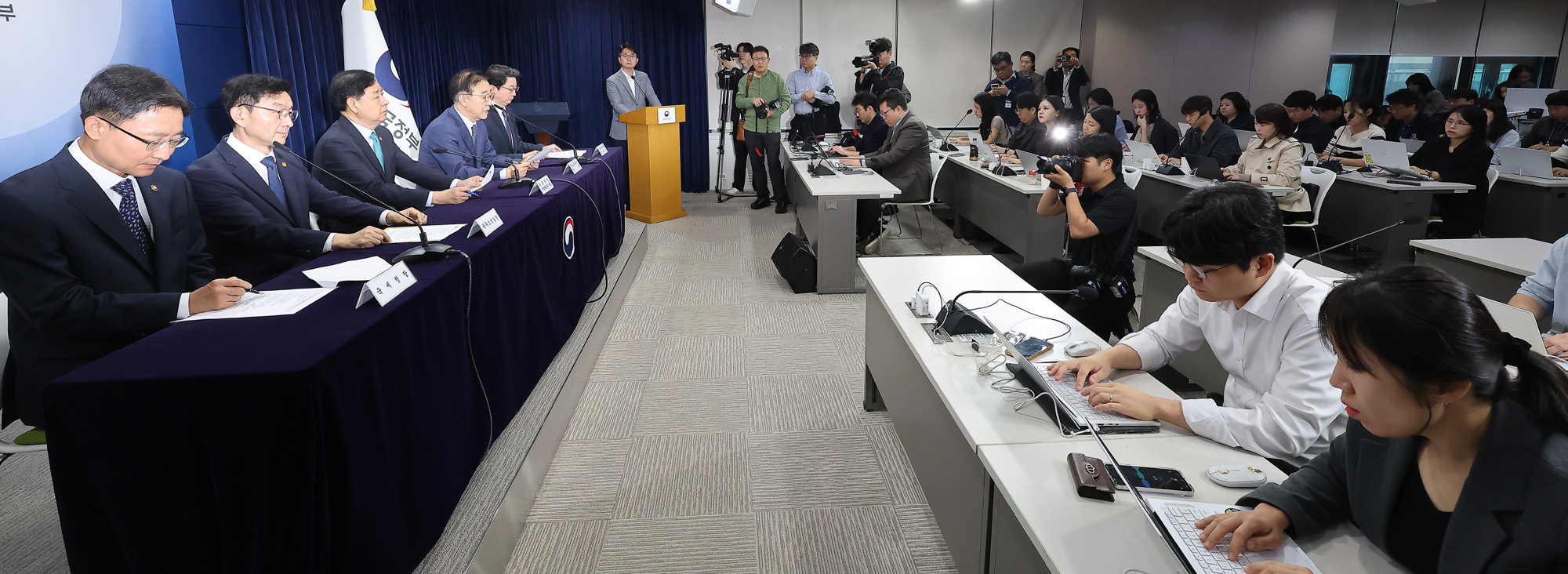 주택시장;안정화;합동 브리핑;구윤철 경제부총리;임광현 국세청장;김윤덕 국토교통부장관;이억원 금융위원장;윤창렬 국무조정실장;부동산;주택;대출