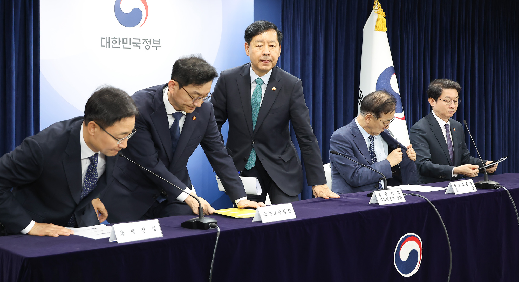 주택시장;안정화;합동 브리핑;구윤철 경제부총리;임광현 국세청장;김윤덕 국토교통부장관;이억원 금융위원장;윤창렬 국무조정실장;부동산;주택;대출