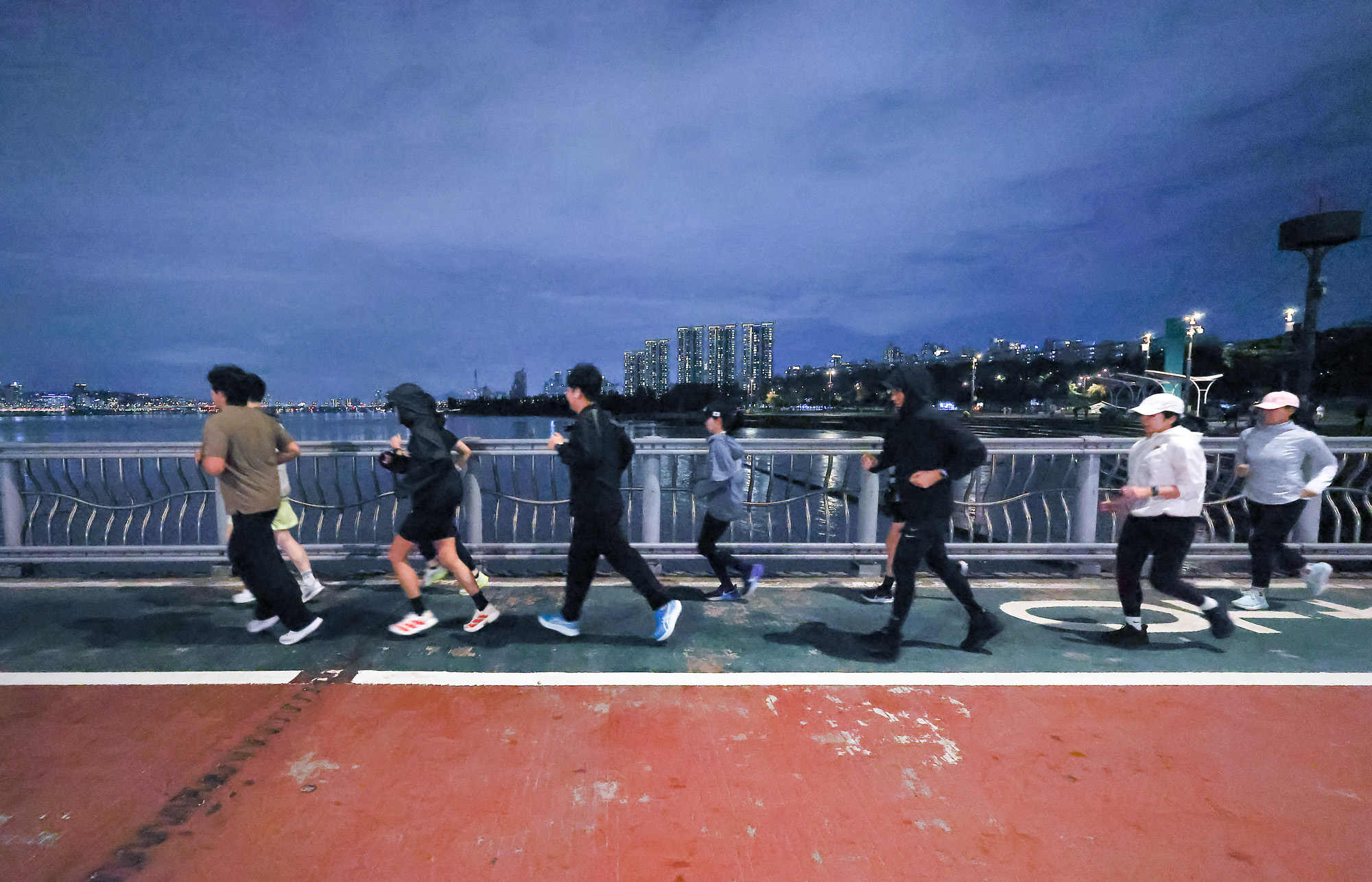 사회;체육;운동;달리기;러닝;한강;러닝크루