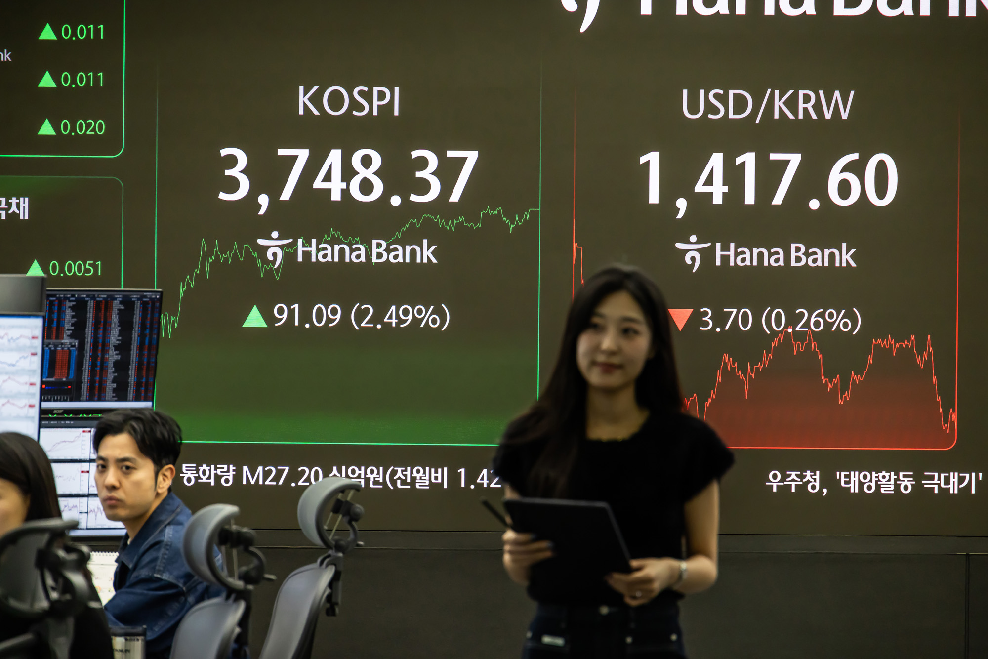 경제;금융;주식;주가;코스피;코스피종가;코스피최고치;코스피신고가;하나은행딜링룸;국장;코스피3700선돌파