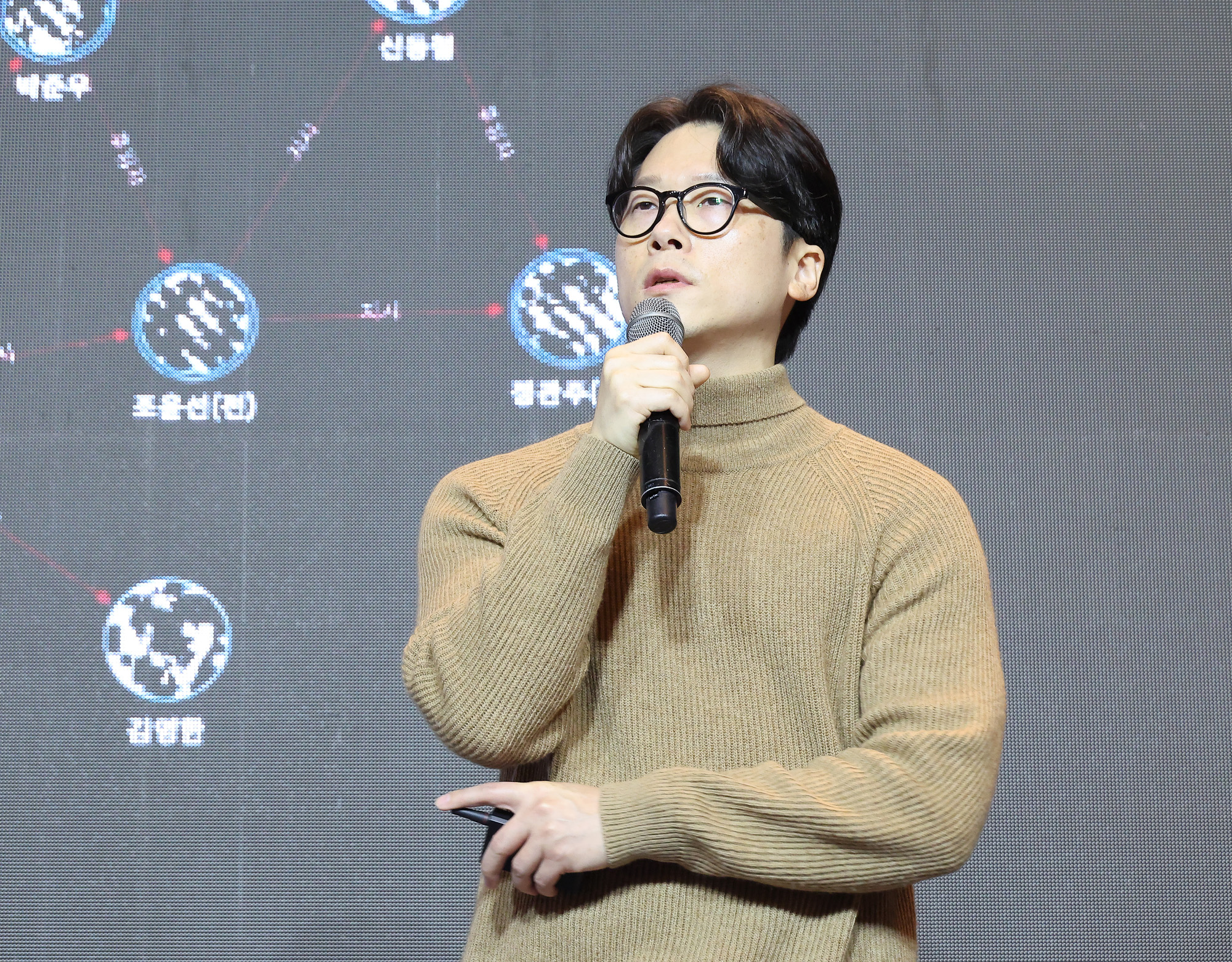 비즈한국;브랜드비즈;컨퍼런스;2025;포시즌스;일상의실천;권준호;김경철