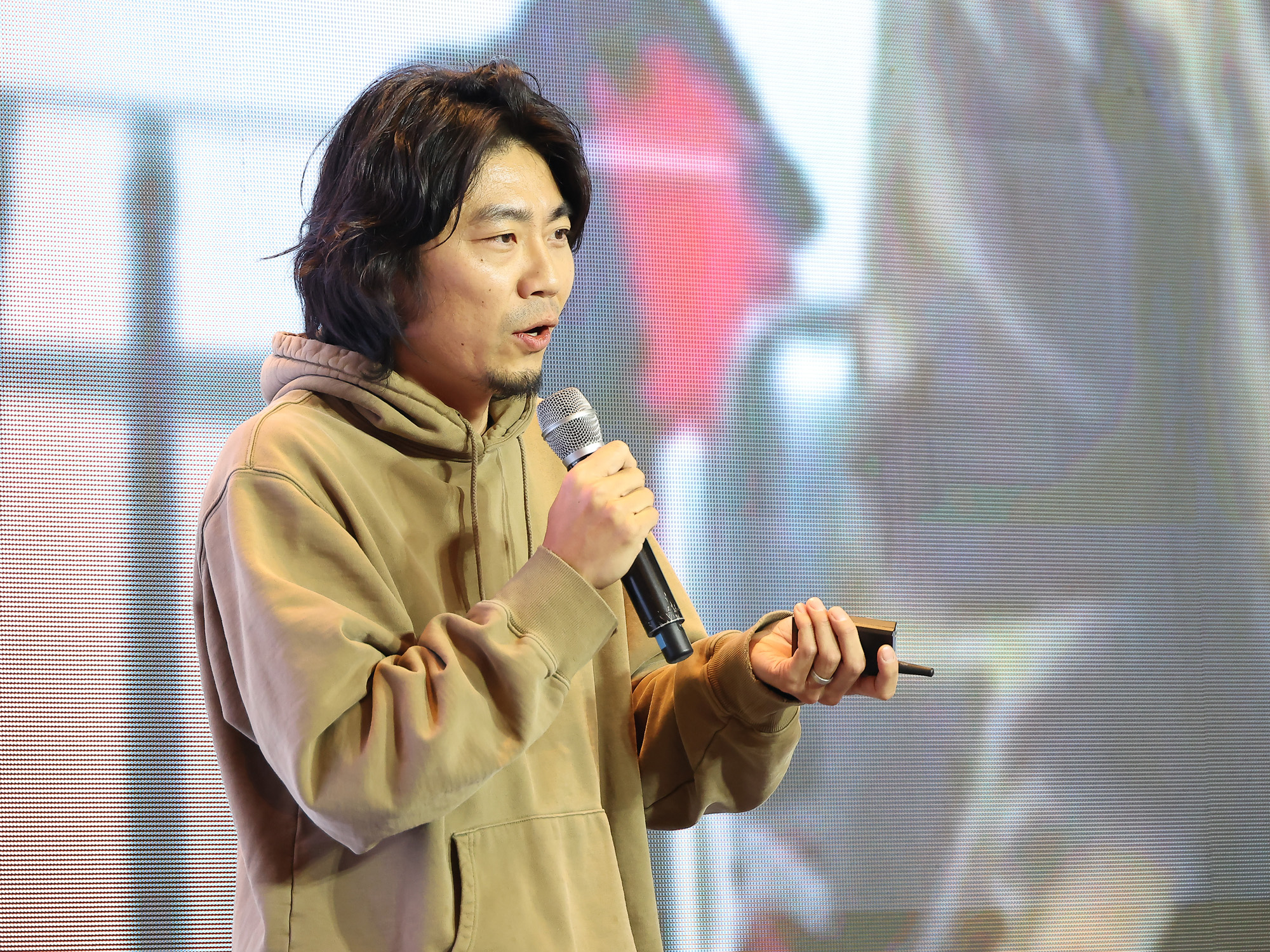 비즈한국;브랜드비즈;컨퍼런스;2025;포시즌스;커피;푸하하하 프랜즈;윤한진;윤한진공동대표