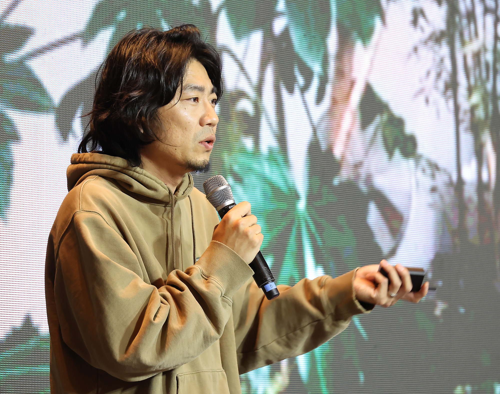 비즈한국;브랜드비즈;컨퍼런스;2025;포시즌스;커피;푸하하하 프랜즈;윤한진;윤한진공동대표