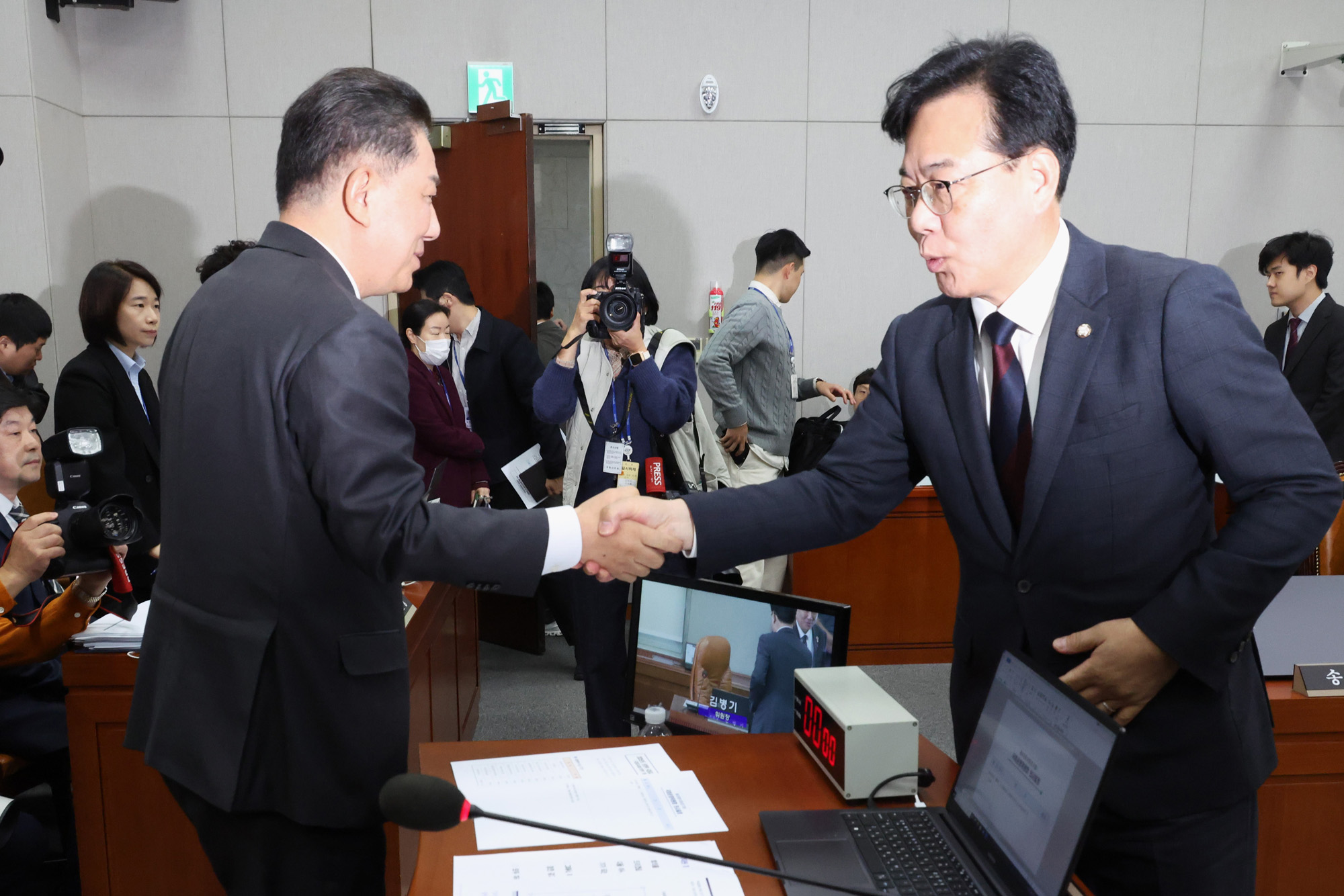 정치;국회;운영위원회;김병기;송언석