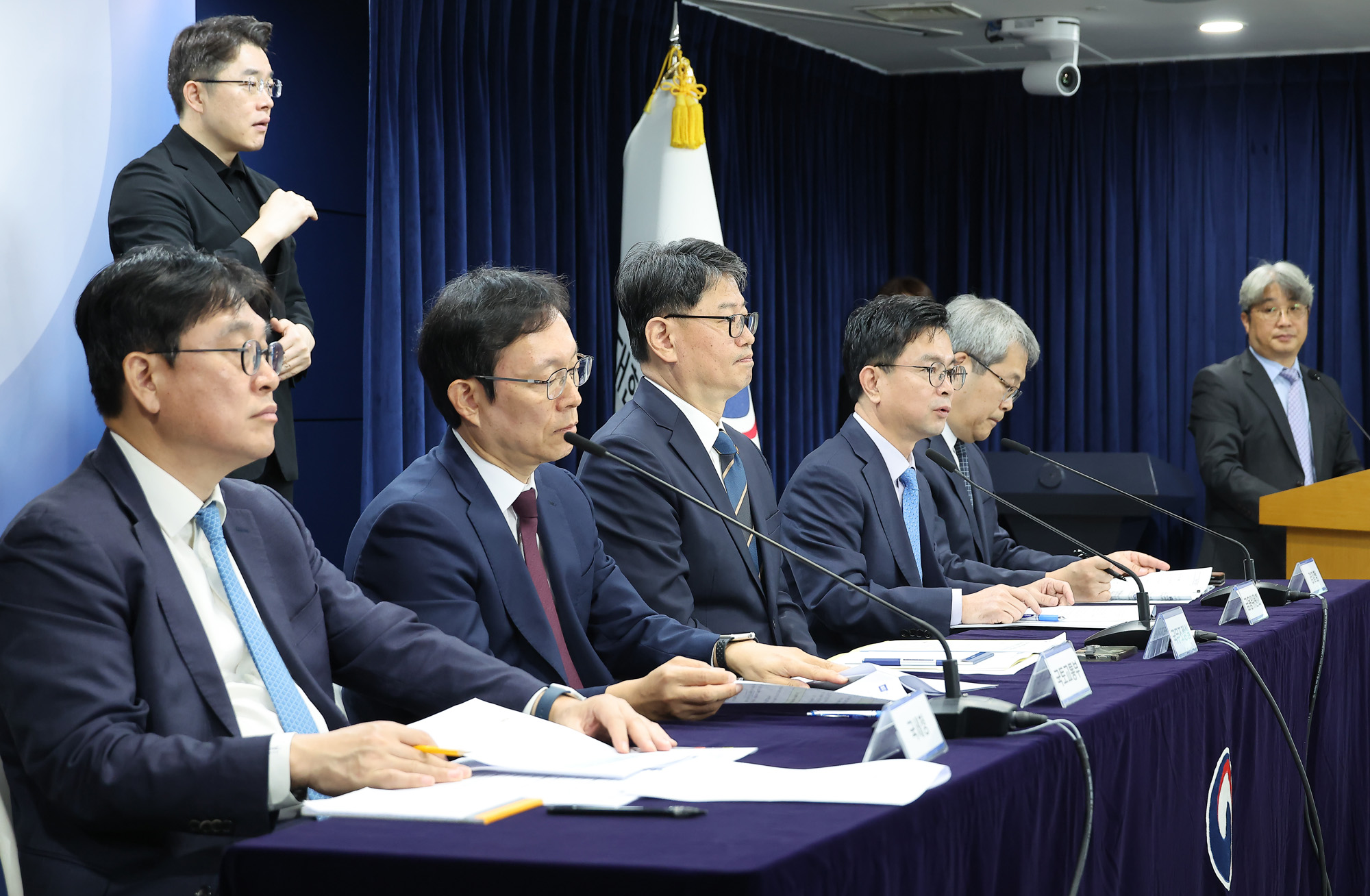 오상훈 국세청 자산과세국장;김규철 국토교통부 주택토지실장;김용수 국무2차장;신진창 금융위원회 사무처장;홍석기 경찰청 수사국장.;부동산;불법행위;합동 브리핑