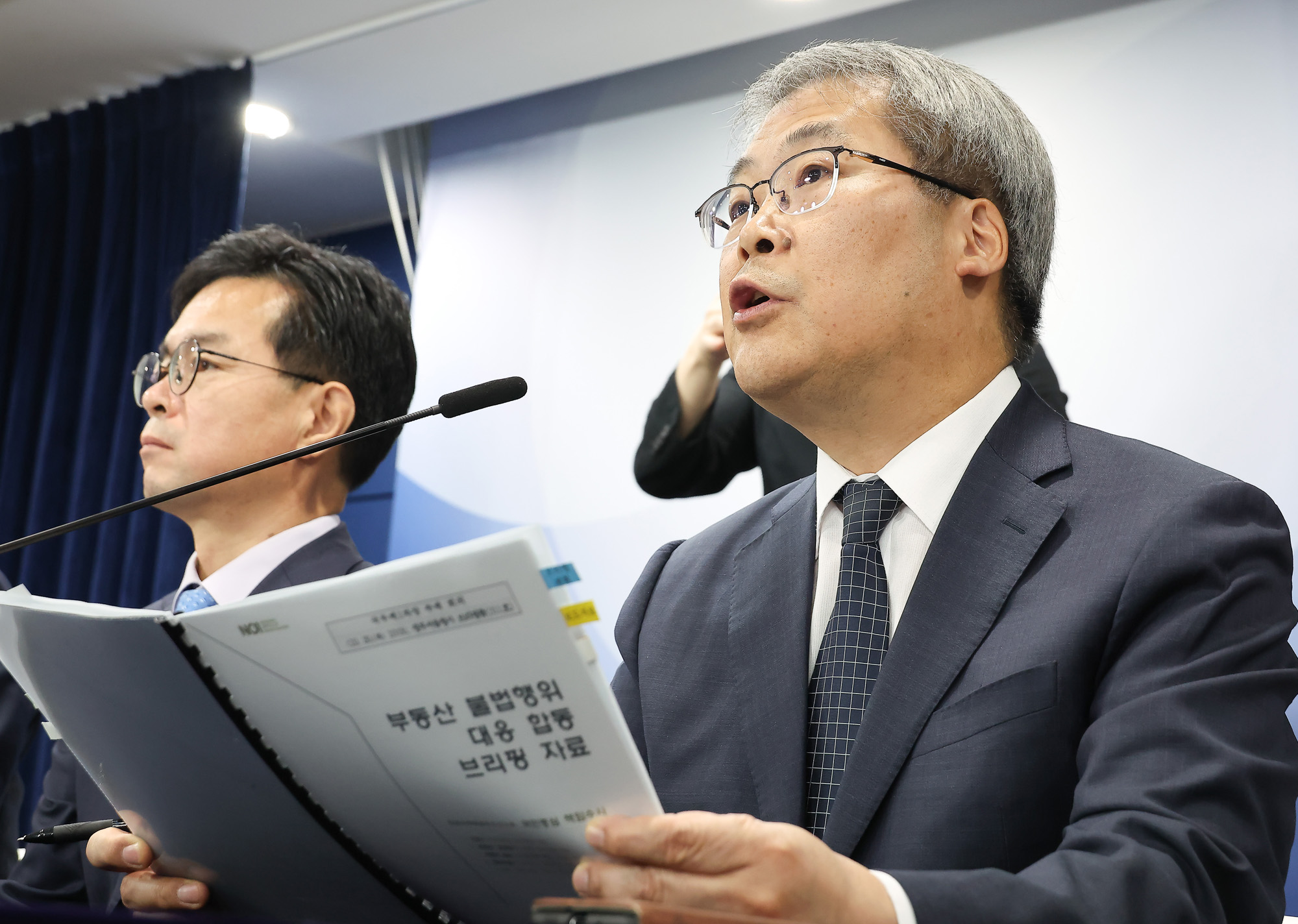 오상훈 국세청 자산과세국장;김규철 국토교통부 주택토지실장;김용수 국무2차장;신진창 금융위원회 사무처장;홍석기 경찰청 수사국장.;부동산;불법행위;합동 브리핑