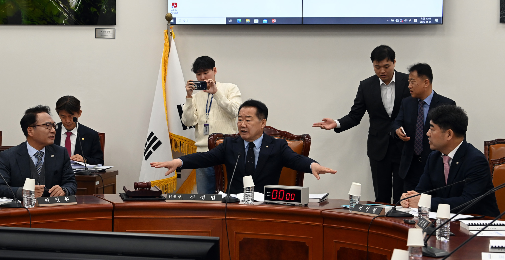 정치;국회;정보위원회;신성범;박선원;이성권