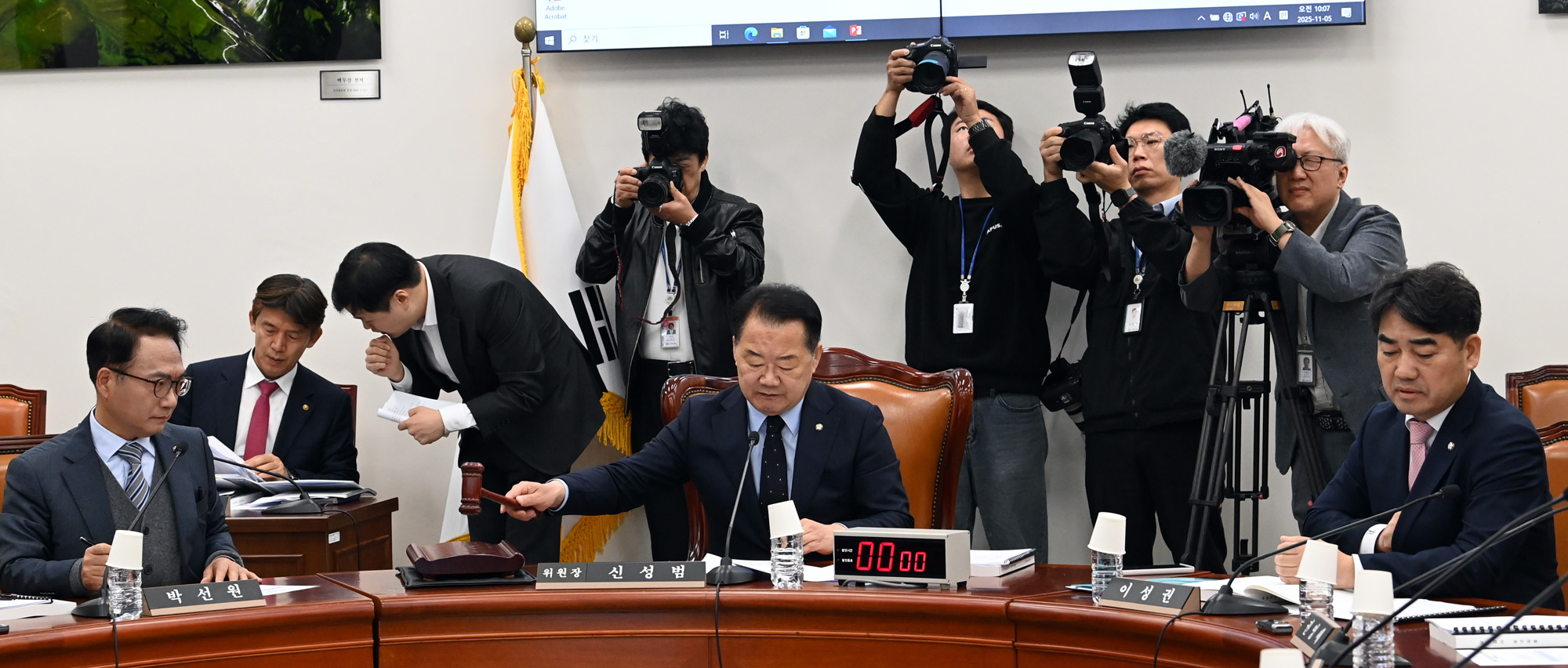 정치;국회;정보위원회;신성범;박선원;이성권