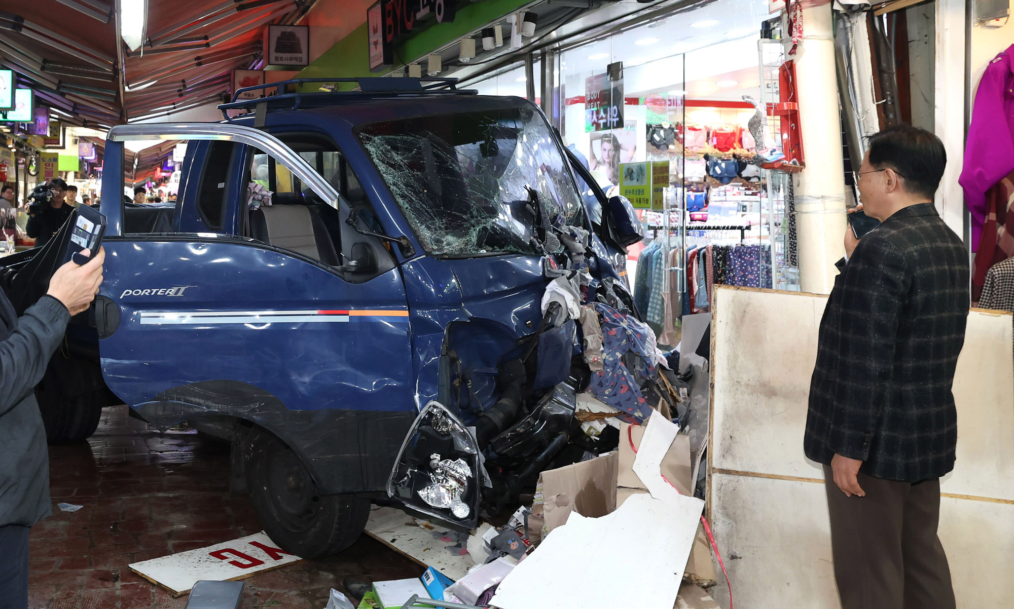 부천제일시장;시장트럭;트럭급발진;트럭돌진;시장트럭돌진;부천시장트럭