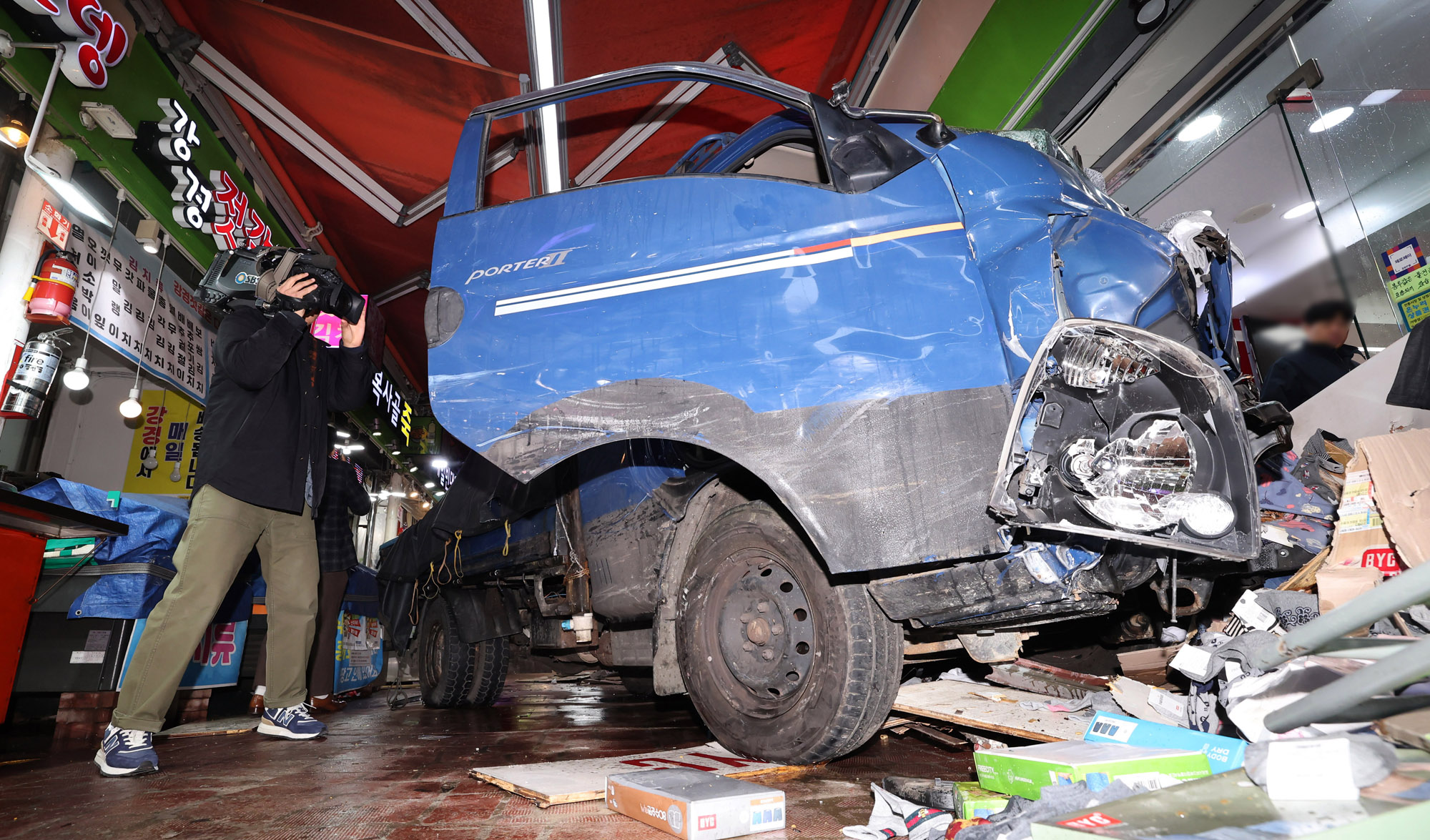 부천제일시장;시장트럭;트럭급발진;트럭돌진;시장트럭돌진;부천시장트럭