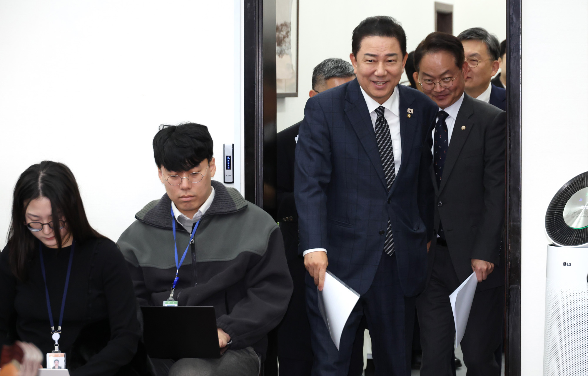 정치;국회;더불어민주당 정책조정회의;김병기 원내대표