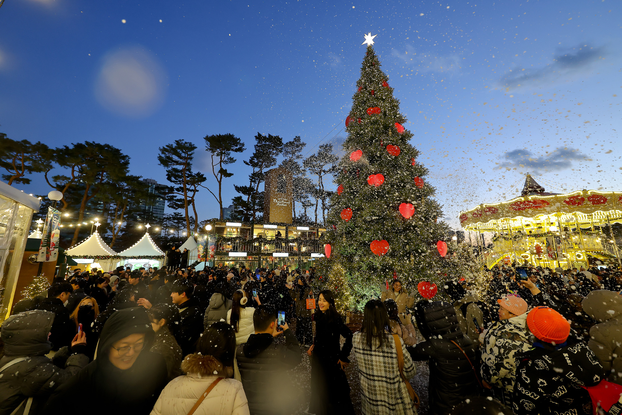 롯데타운;크리스마스;마켓;크리스마스 트리;롯데타워