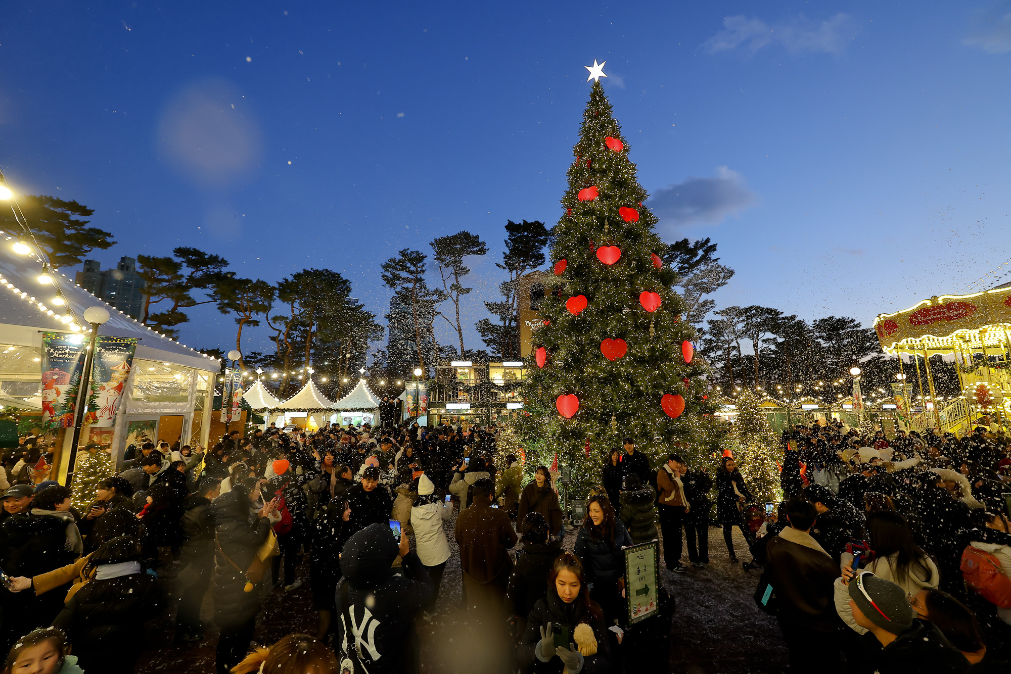 롯데타운;크리스마스;마켓;크리스마스 트리;롯데타워