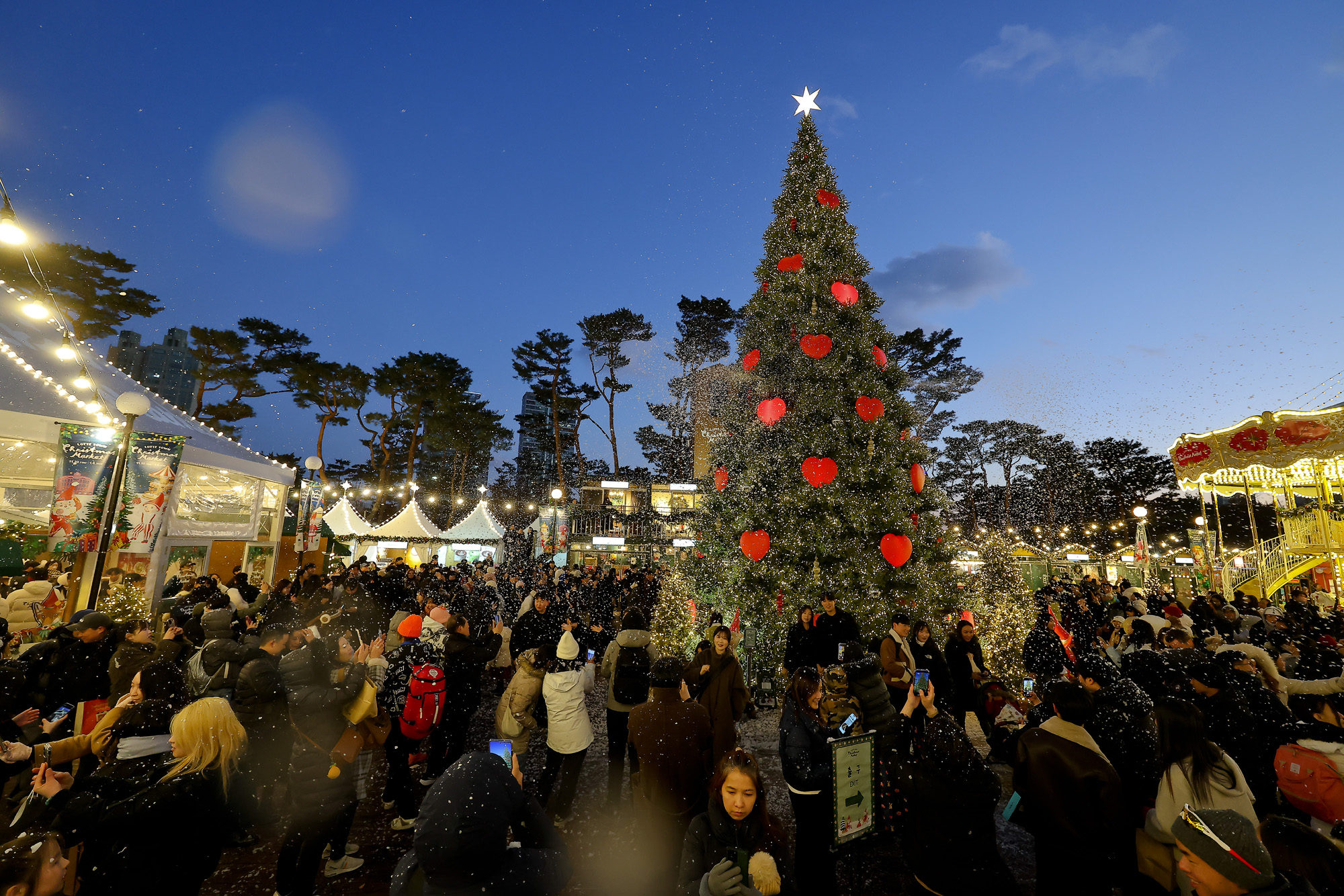 롯데타운;크리스마스;마켓;크리스마스 트리;롯데타워