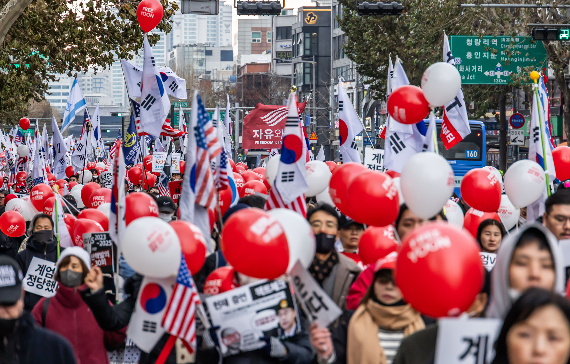 사회;집회;시위;12.3계엄1주년;자유대학;극우단체;윤석열지지자;자유대학합법계엄1주년기념집회및행진