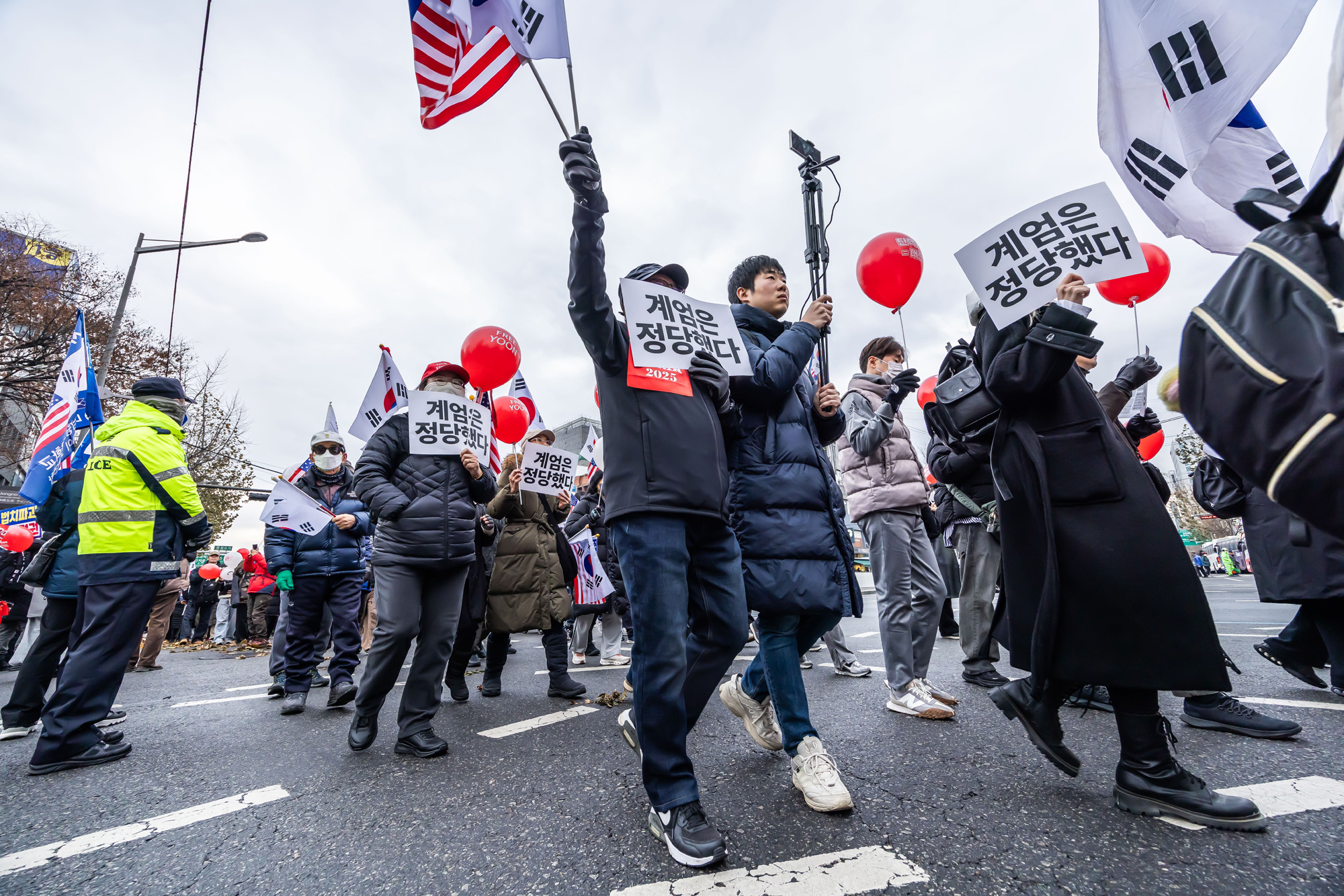 사회;집회;시위;12.3계엄1주년;자유대학;극우단체;윤석열지지자;자유대학합법계엄1주년기념집회및행진