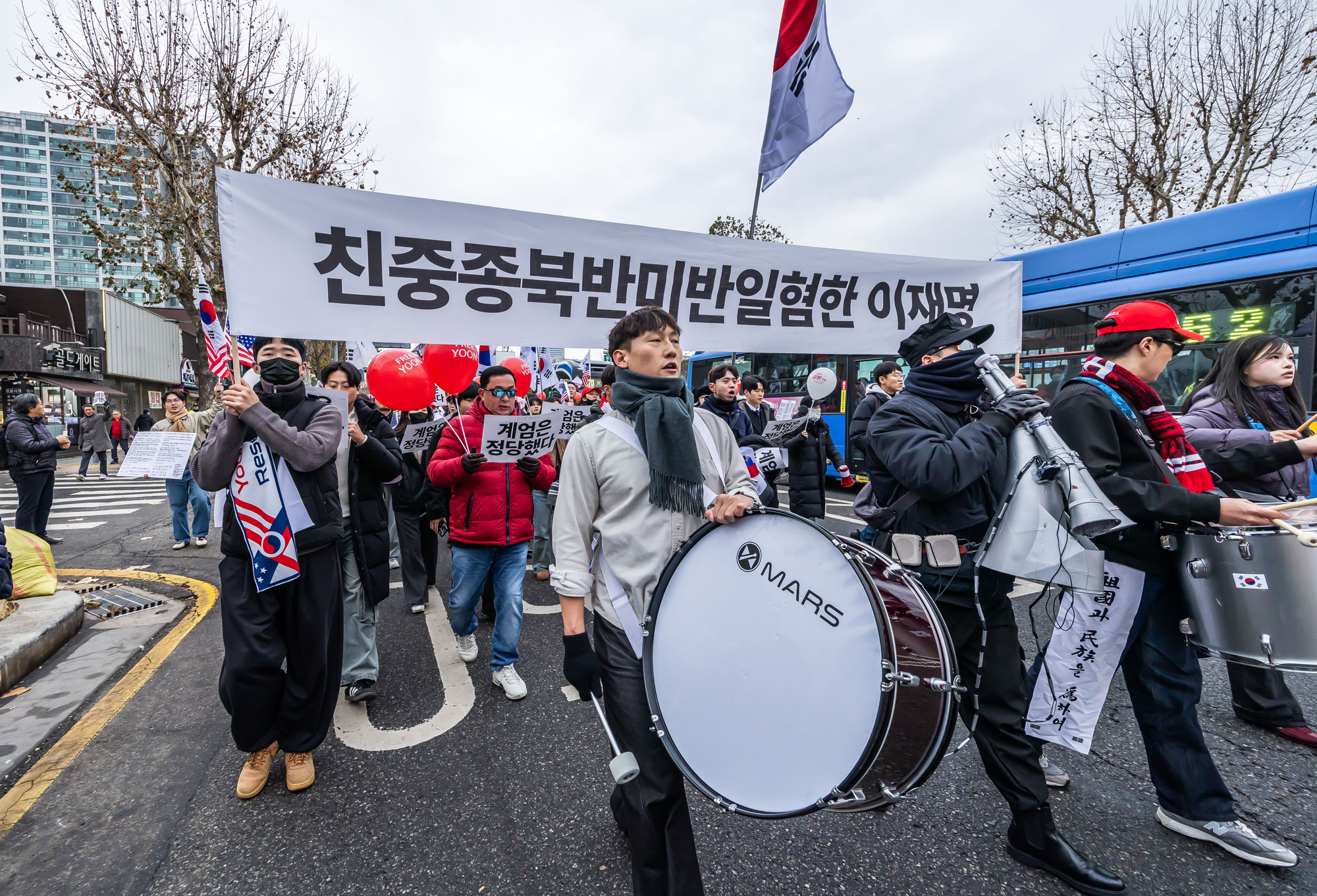 사회;집회;시위;12.3계엄1주년;자유대학;극우단체;윤석열지지자;자유대학합법계엄1주년기념집회및행진