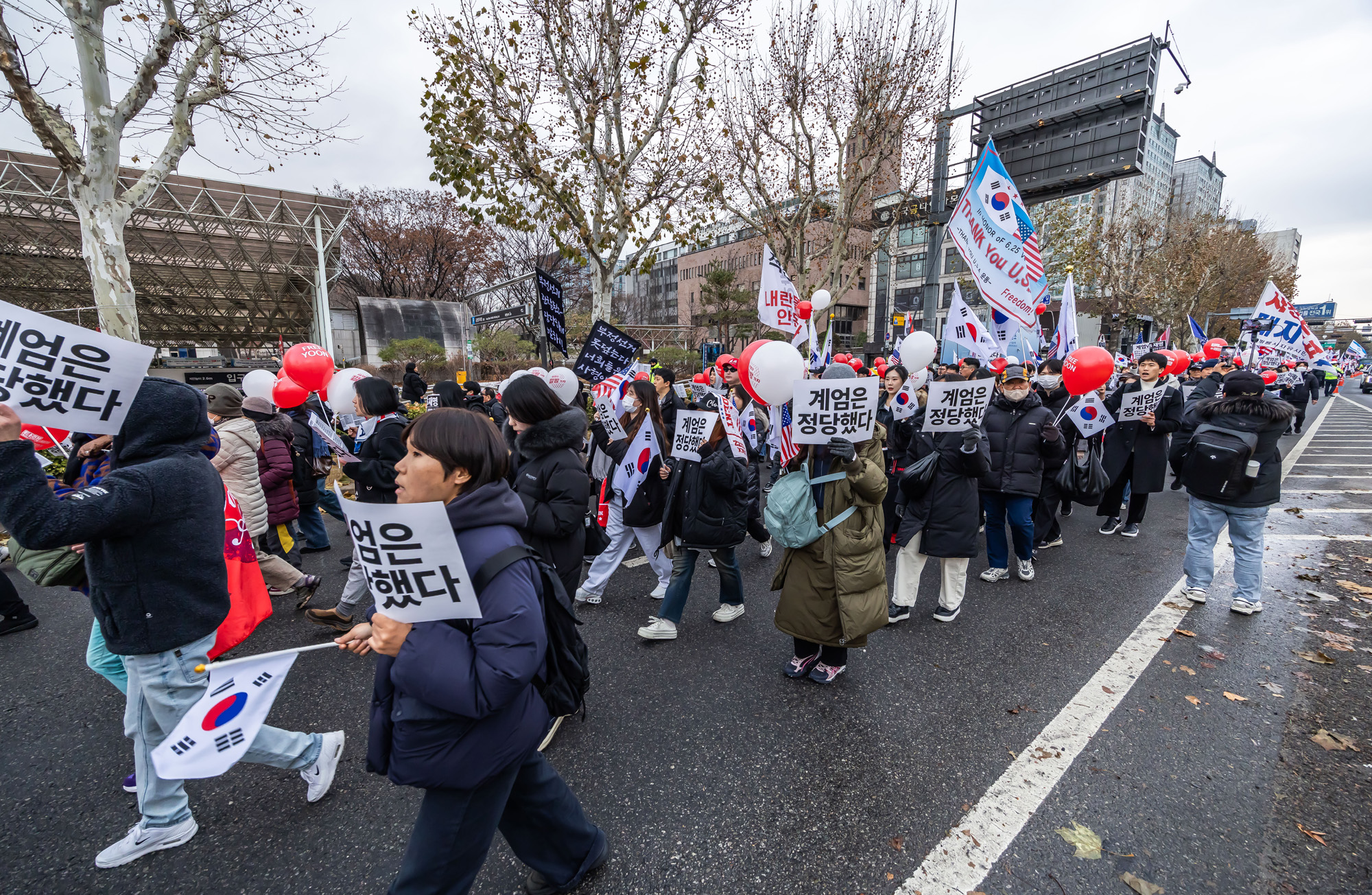 사회;집회;시위;12.3계엄1주년;자유대학;극우단체;윤석열지지자;자유대학합법계엄1주년기념집회및행진