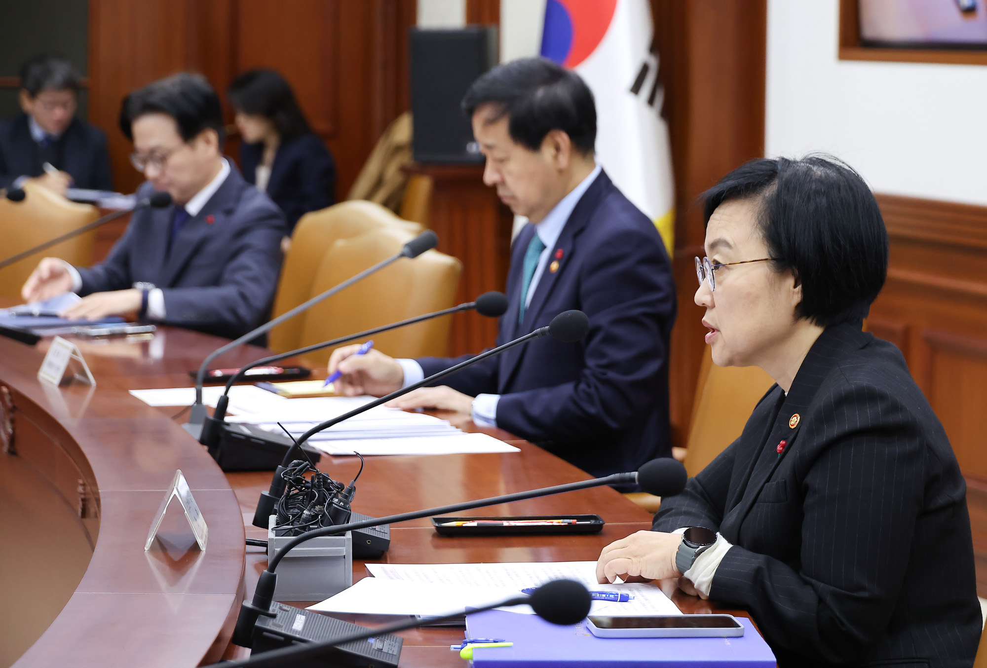 경제관계장관회의;산업경쟁력강화 관계장관;구윤철;한성숙