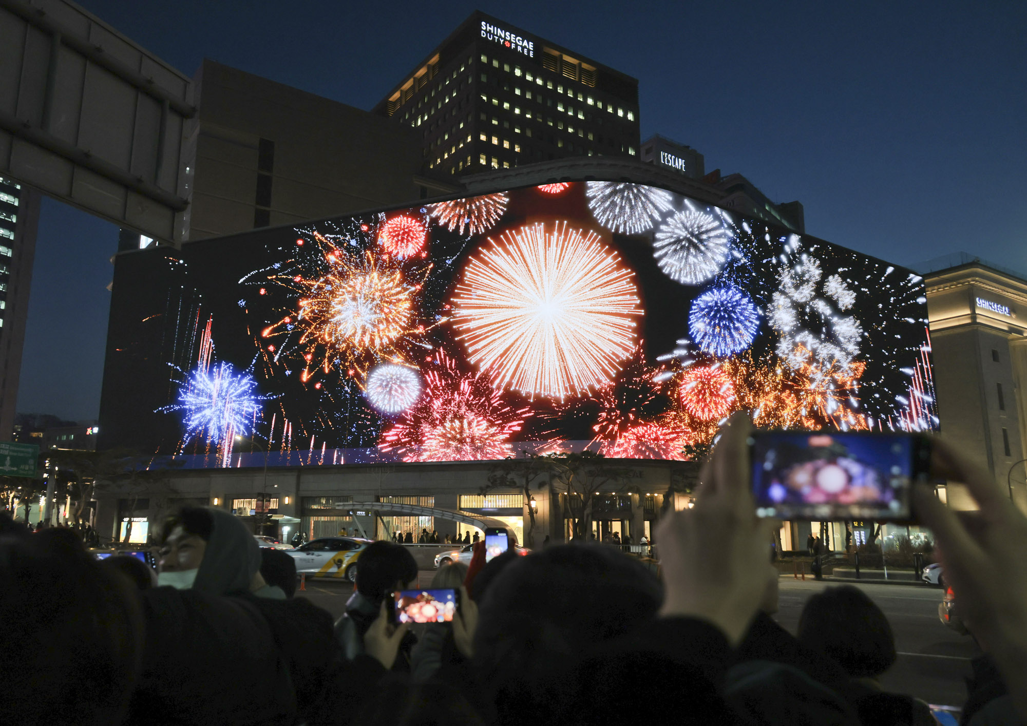 신세계스퀘어;파사드;신세계백화점