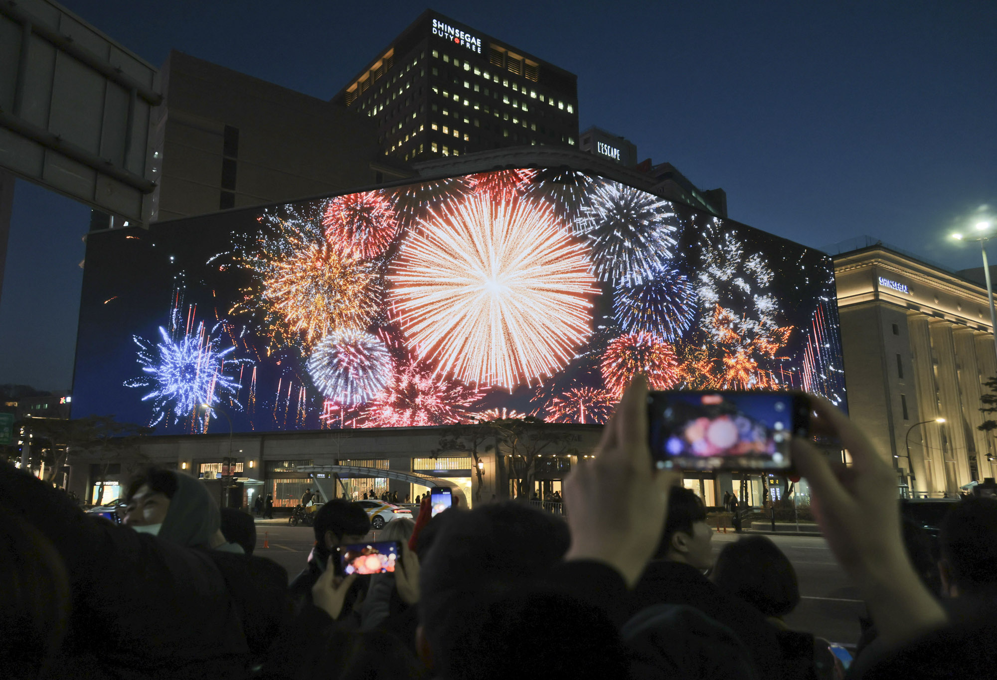 신세계스퀘어;파사드;신세계백화점