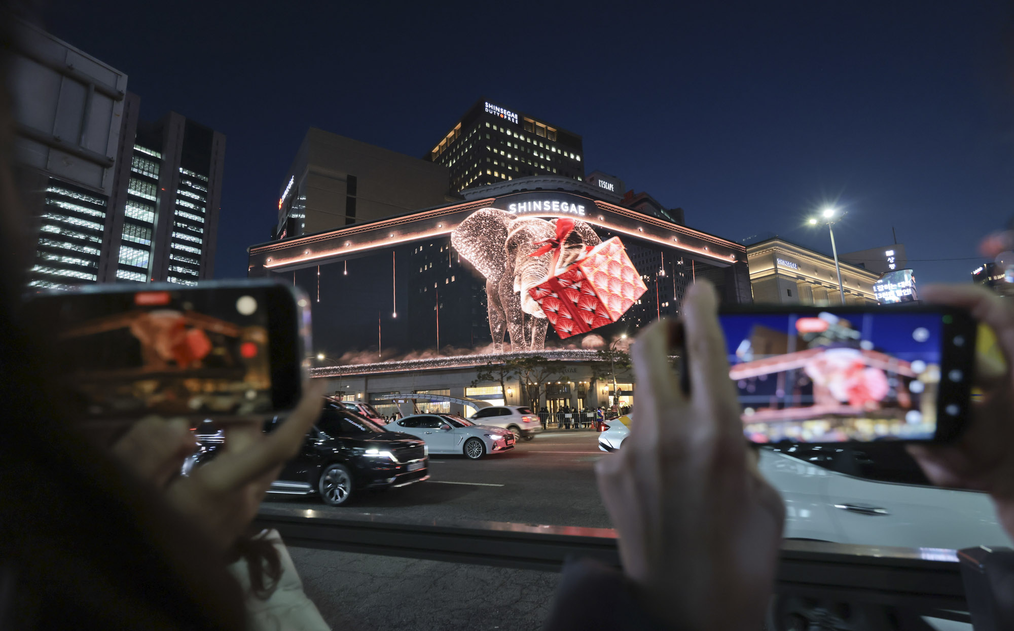 신세계스퀘어;파사드;신세계백화점