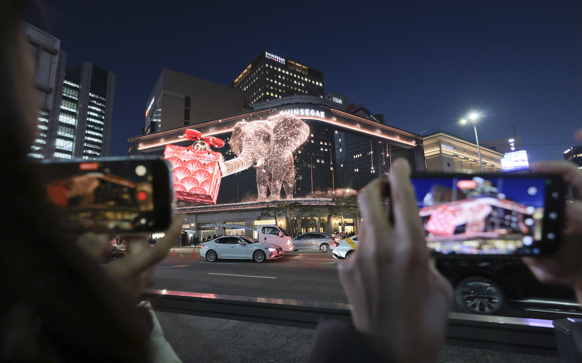 신세계스퀘어;파사드;신세계백화점