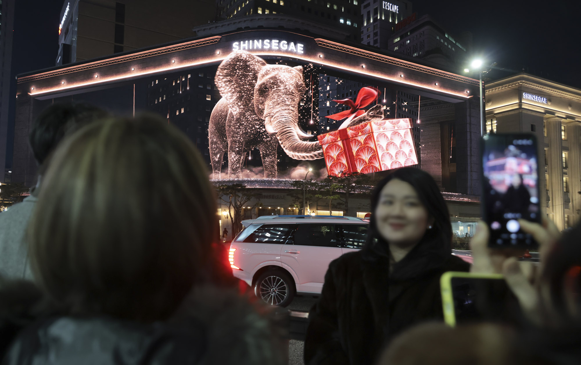 신세계스퀘어;파사드;신세계백화점