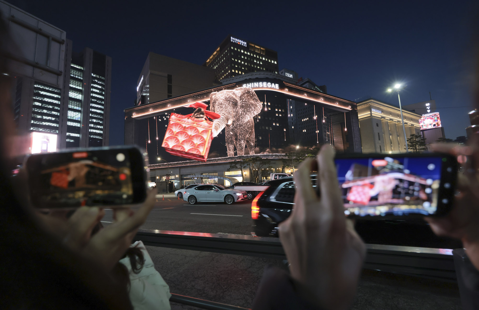 신세계스퀘어;파사드;신세계백화점