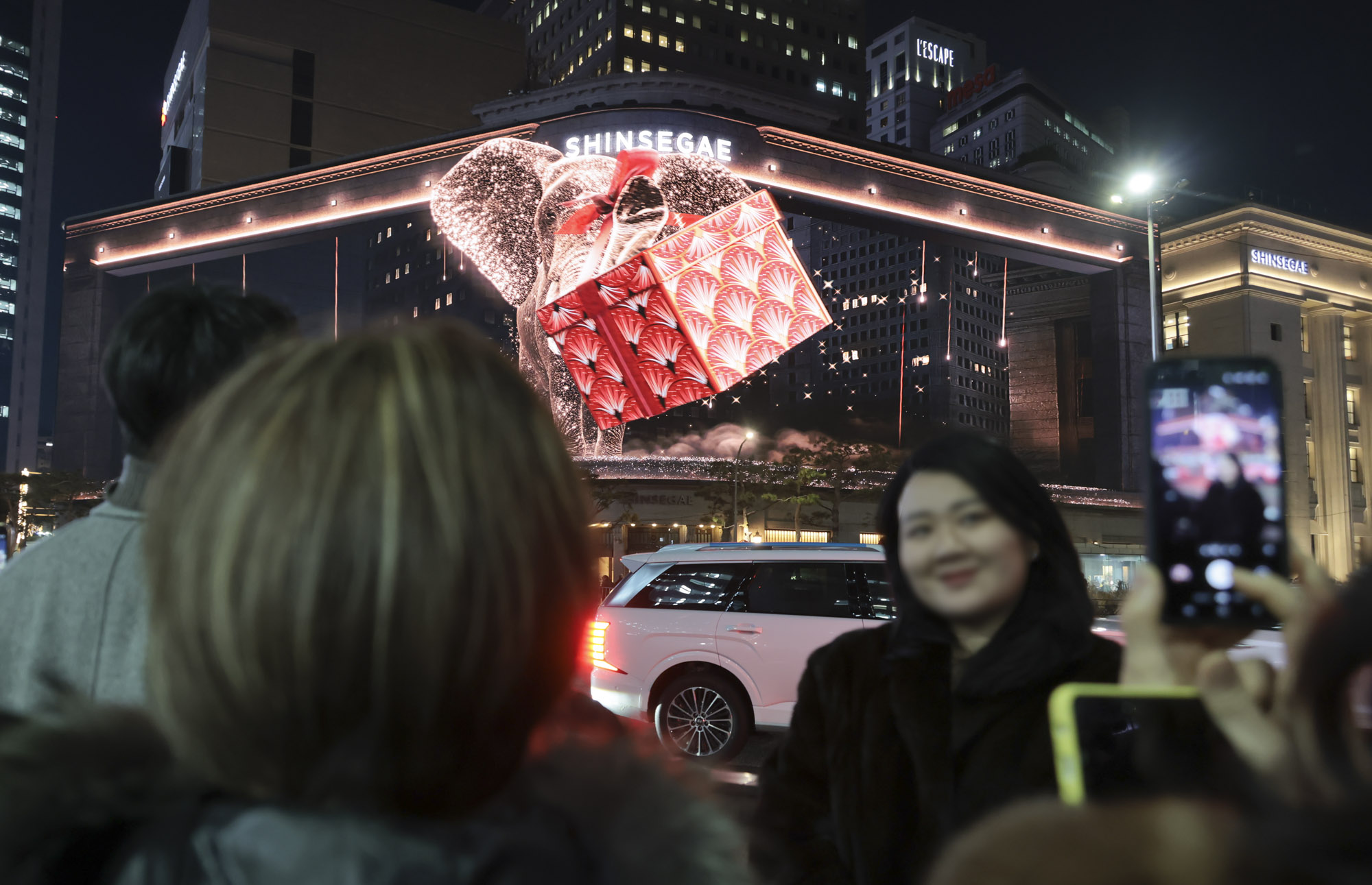 신세계스퀘어;파사드;신세계백화점