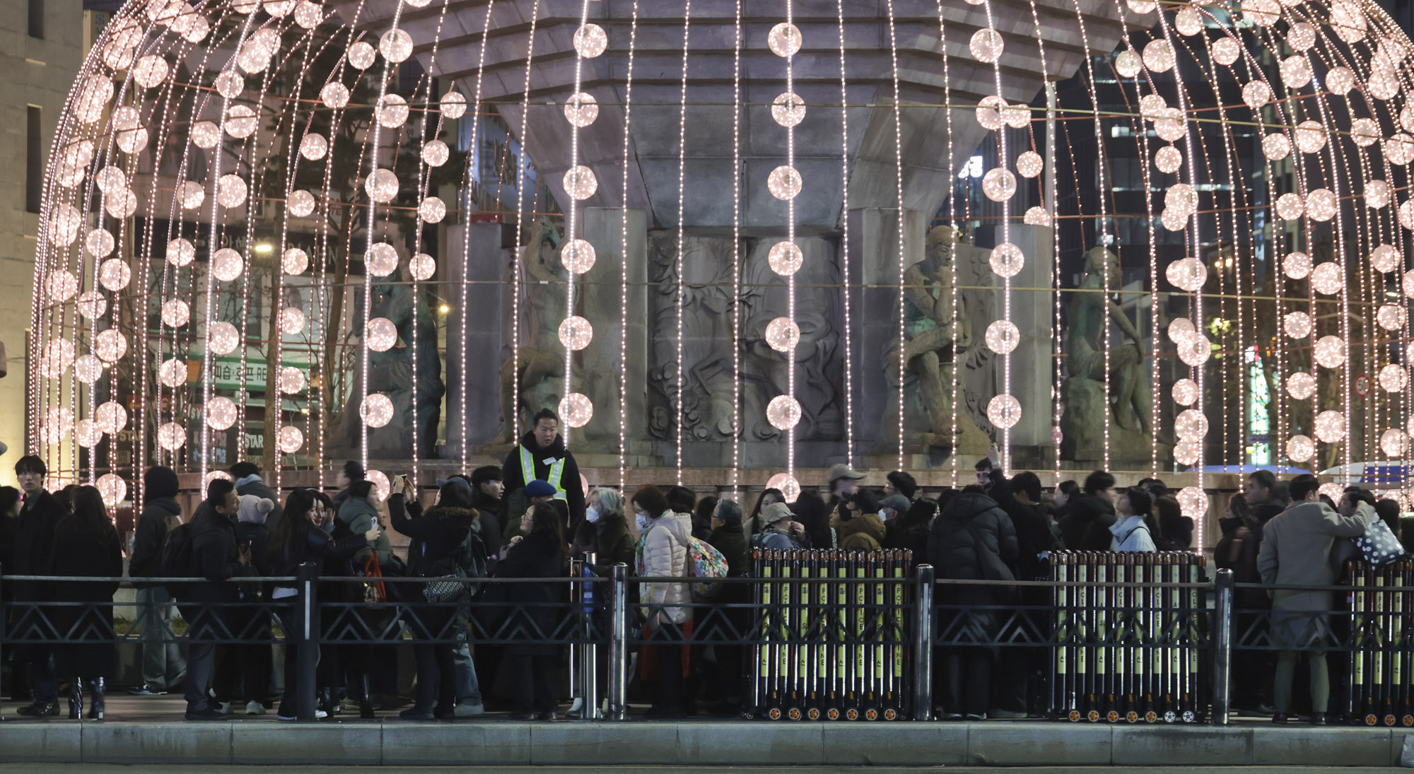 신세계스퀘어;파사드;신세계백화점