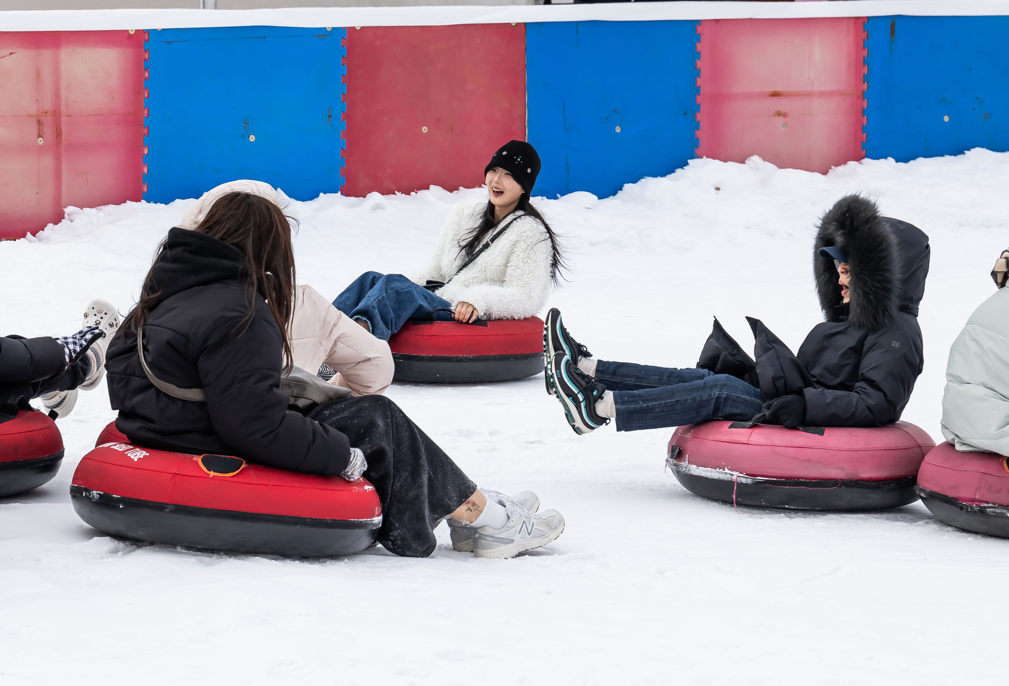 사회;세태;계절스케치;겨울스케치;겨울눈썰매장;한강눈썰매장;여의도한강공원눈썰매장;도심속눈썰매장