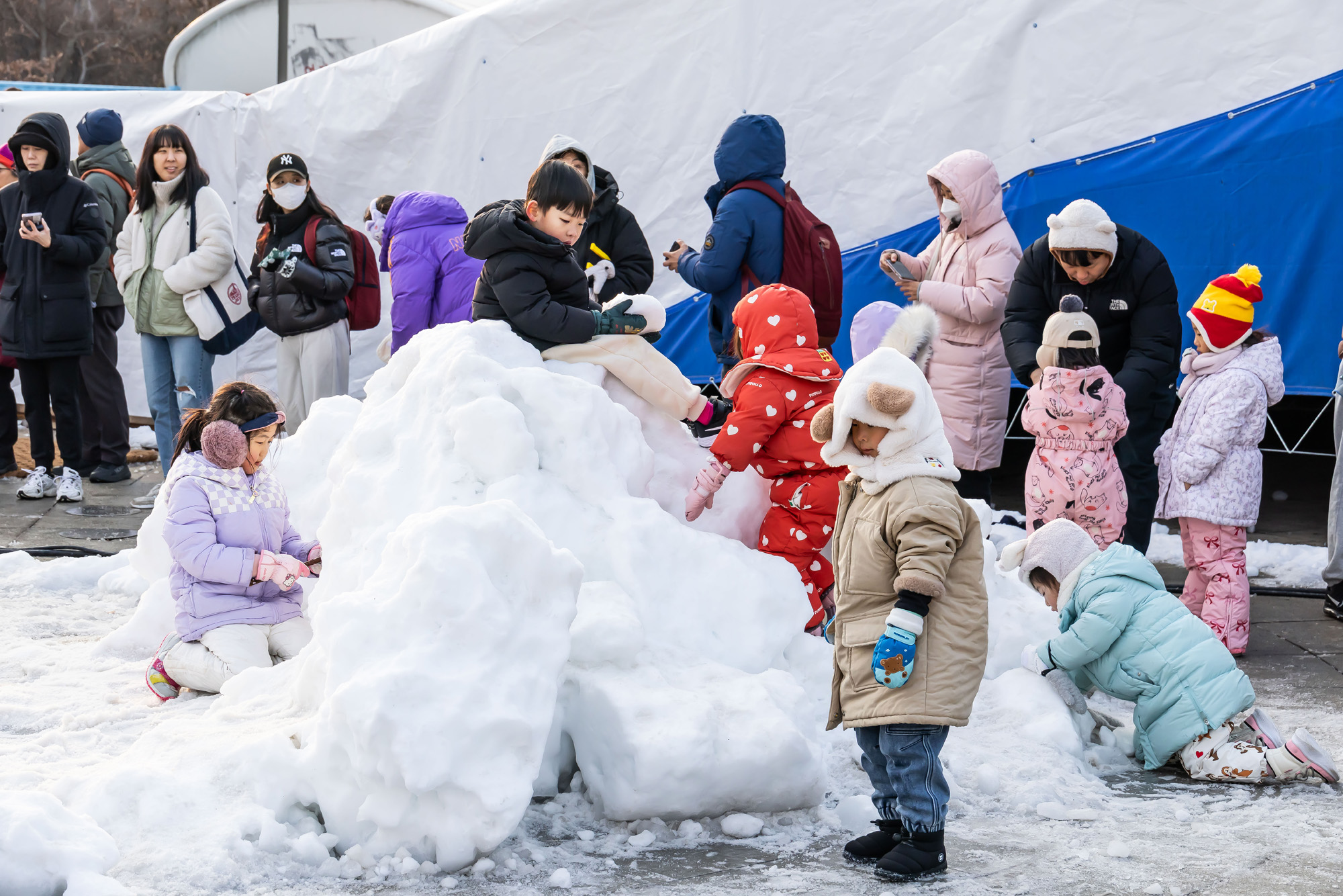 사회;세태;계절스케치;겨울스케치;겨울눈썰매장;한강눈썰매장;여의도한강공원눈썰매장;도심속눈썰매장