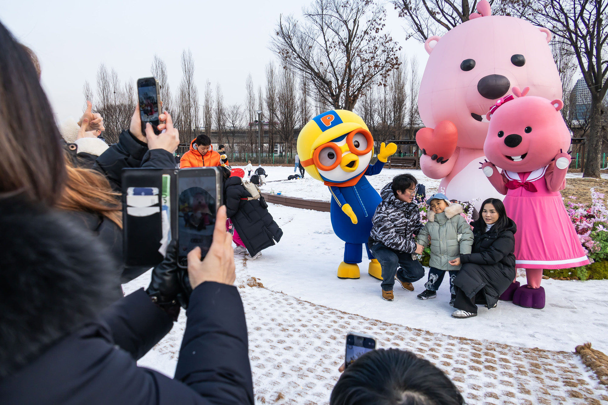 사회;세태;계절스케치;겨울스케치;겨울눈썰매장;한강눈썰매장;여의도한강공원눈썰매장;도심속눈썰매장