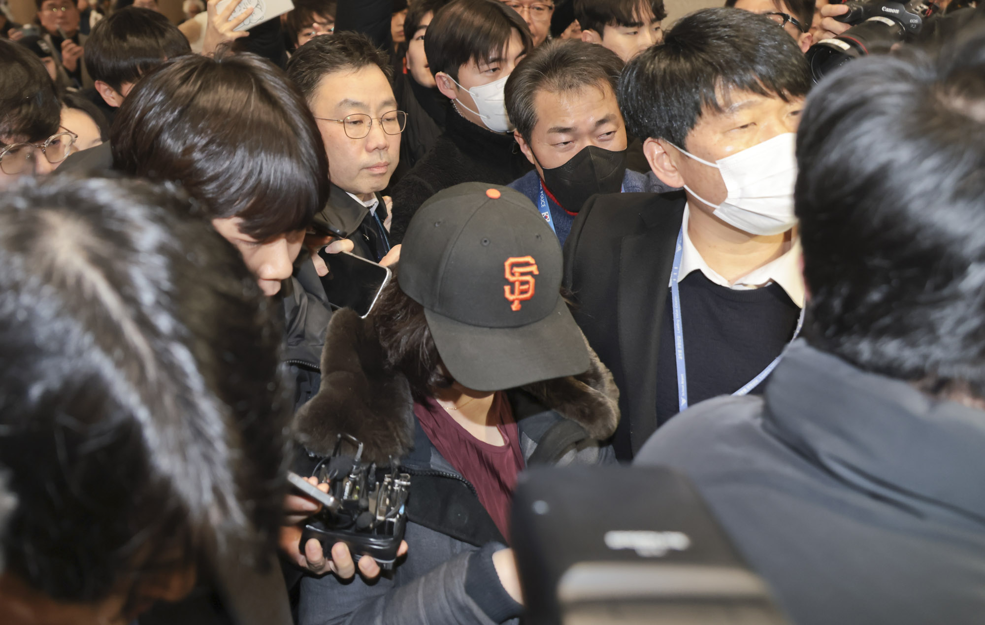 김경;김경서울시의원;김경1억원;김경강선우;김경공천헌금;김경입국;김경귀국